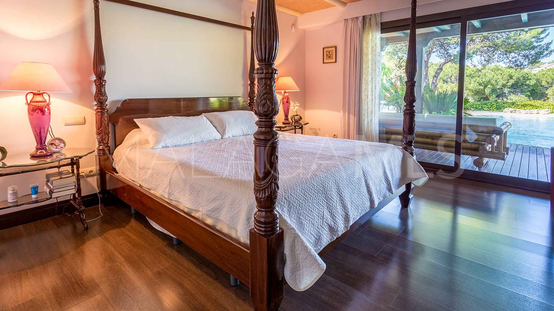 Villa for sale in Rio Real Golf