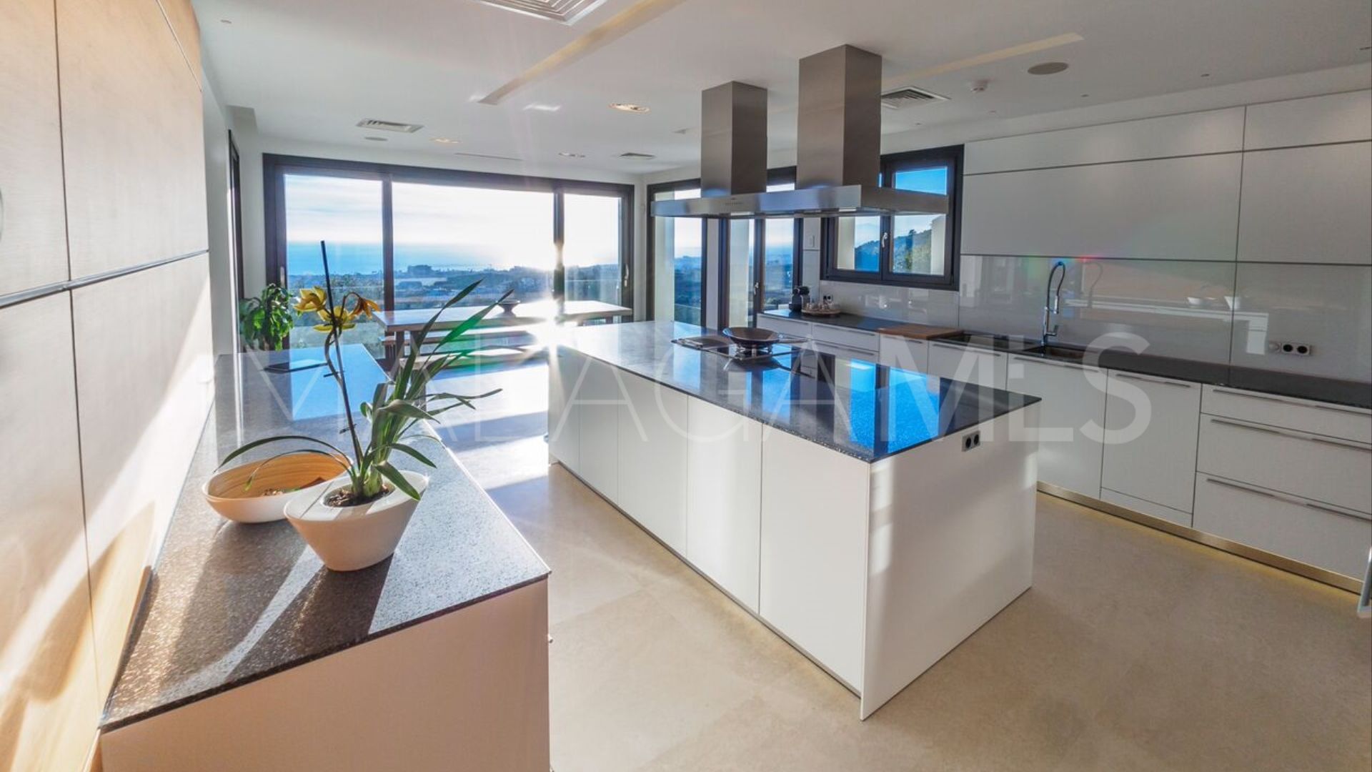 Villa for sale in Los Altos de los Monteros