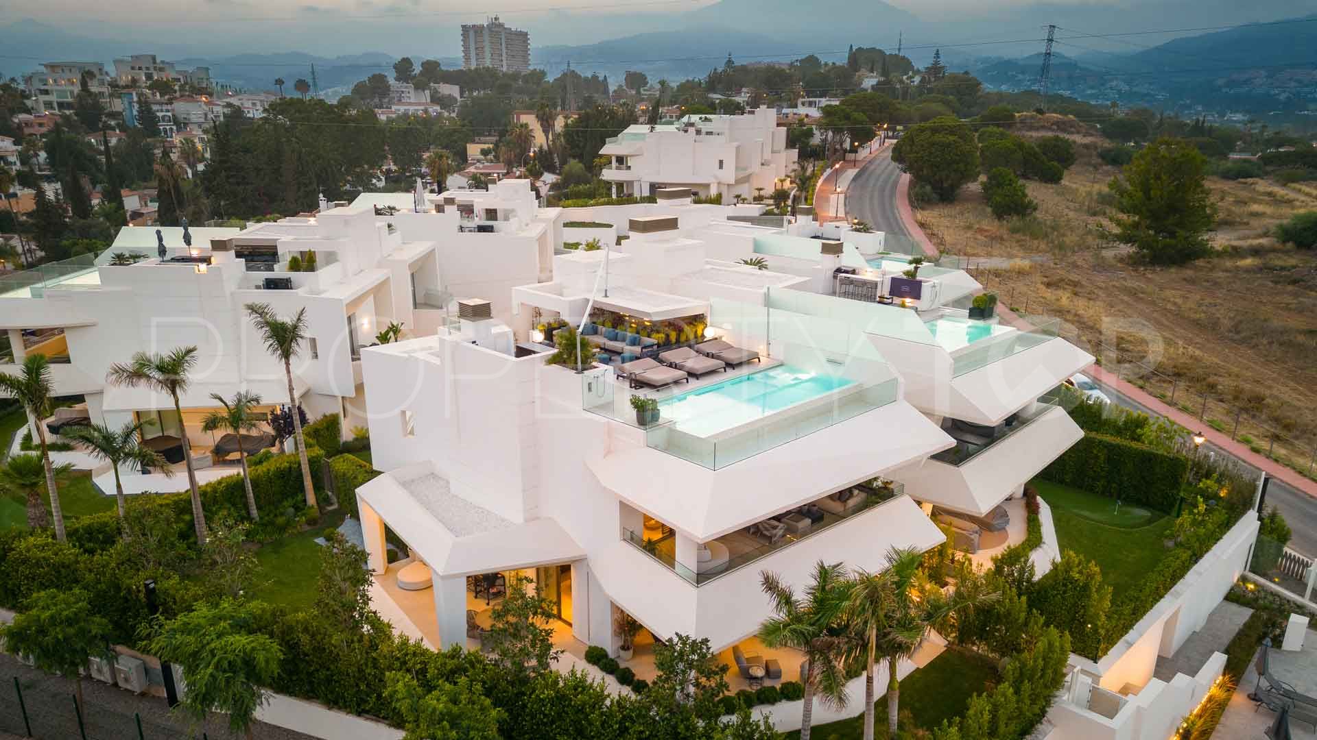 Se vende villa pareada en Celeste Marbella con 4 dormitorios
