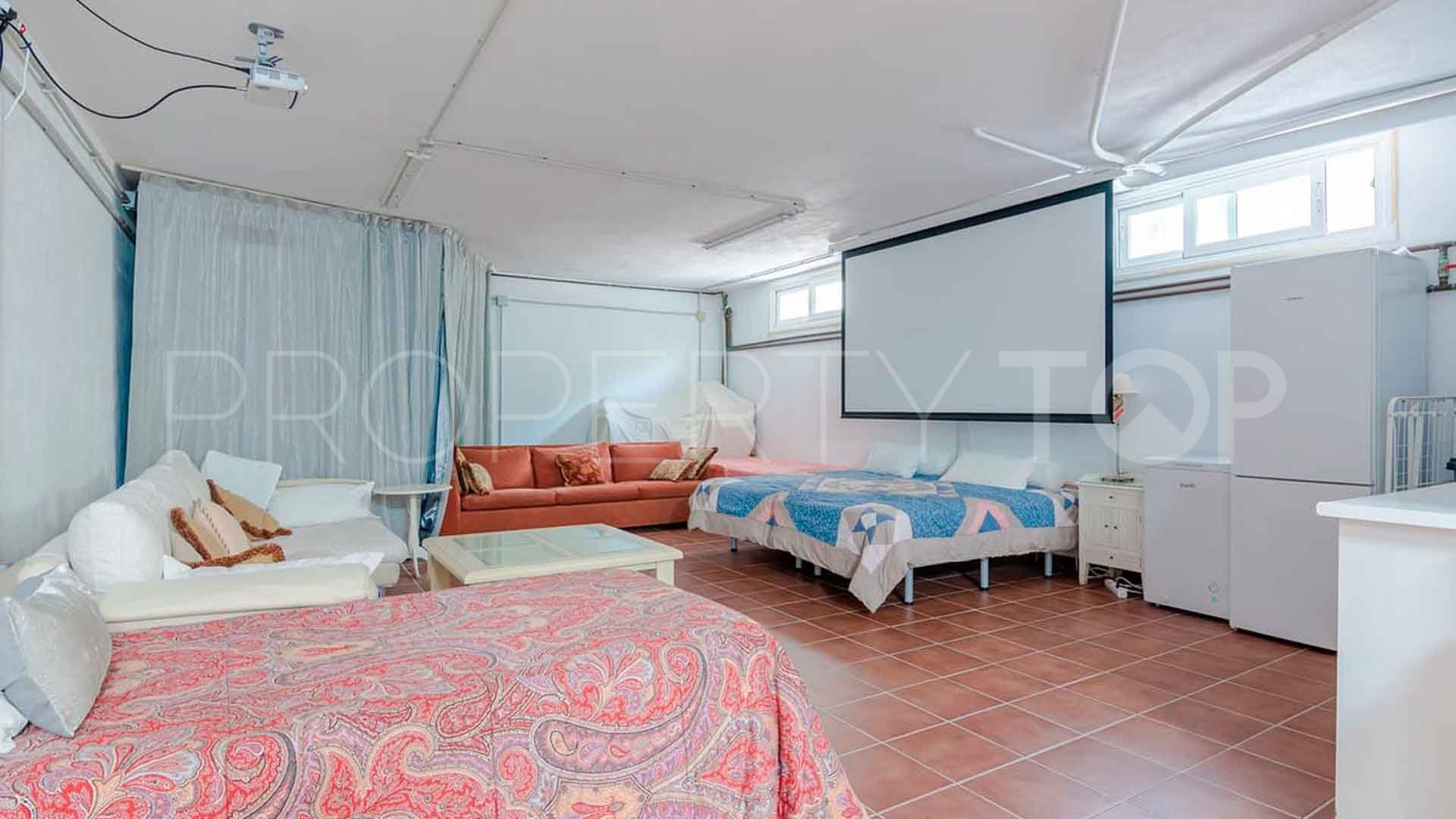 For sale 6 bedrooms villa in Paraiso Alto