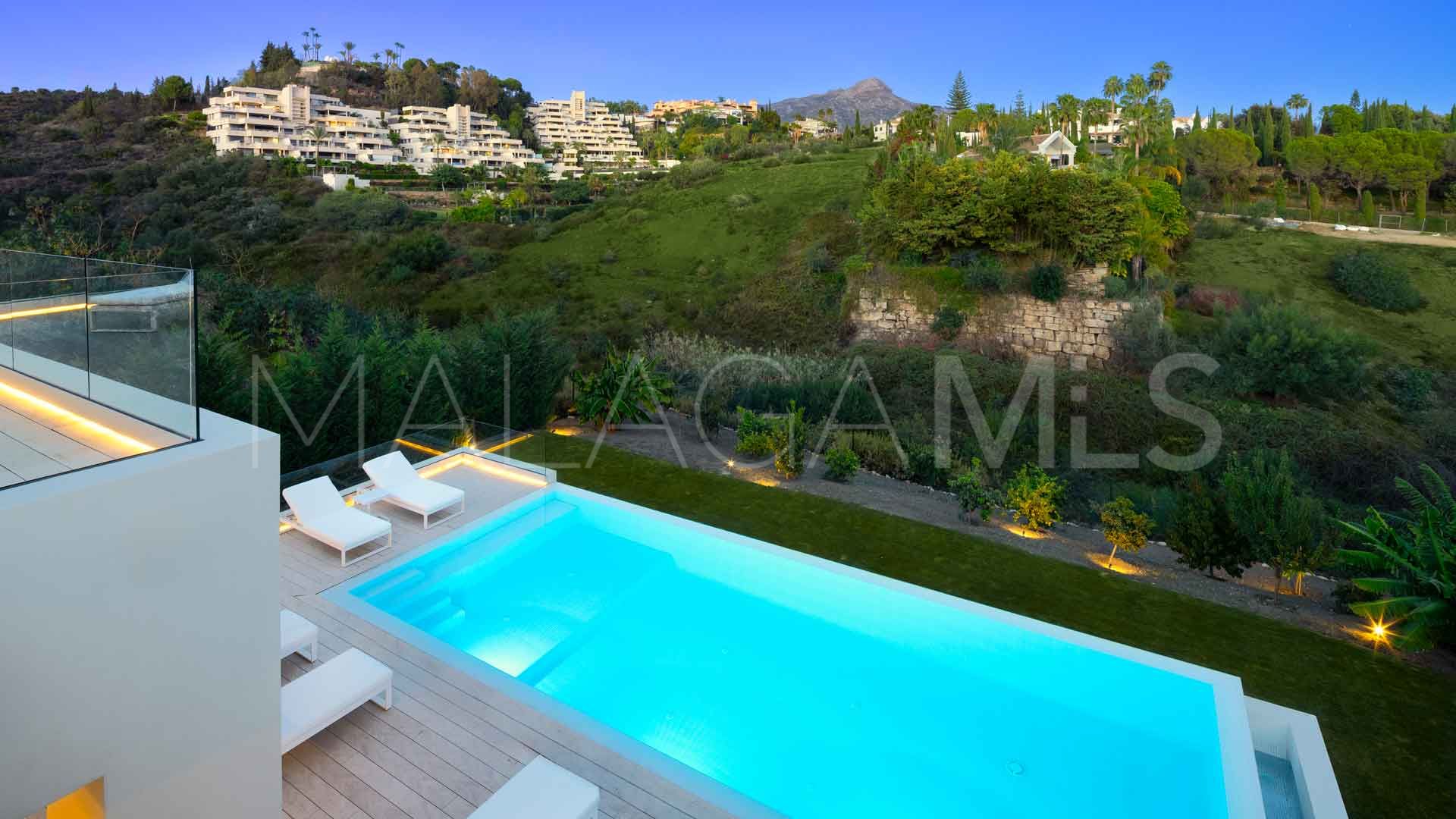 Buy villa with 5 bedrooms in Haza del Conde