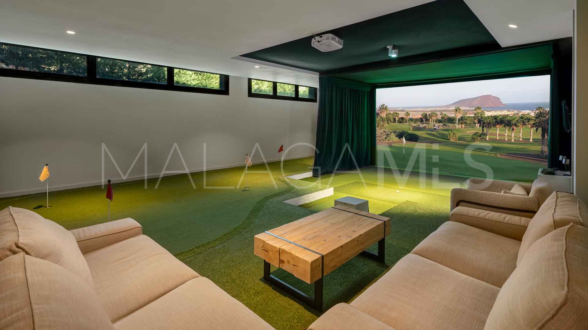 Buy villa with 5 bedrooms in Haza del Conde