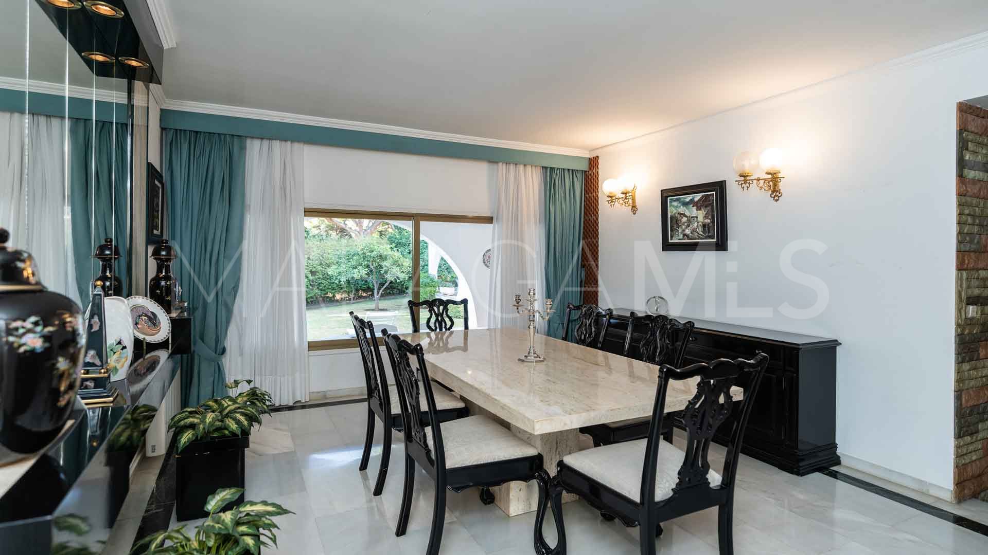 Villa for sale in Huerta Belón with 4 bedrooms