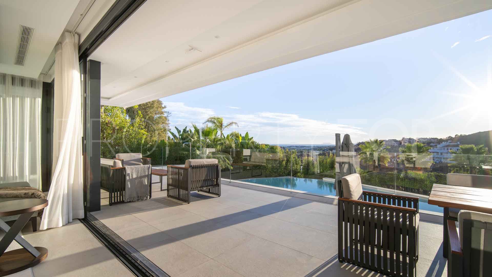 Villa a la venta con 4 dormitorios en Nueva Andalucia