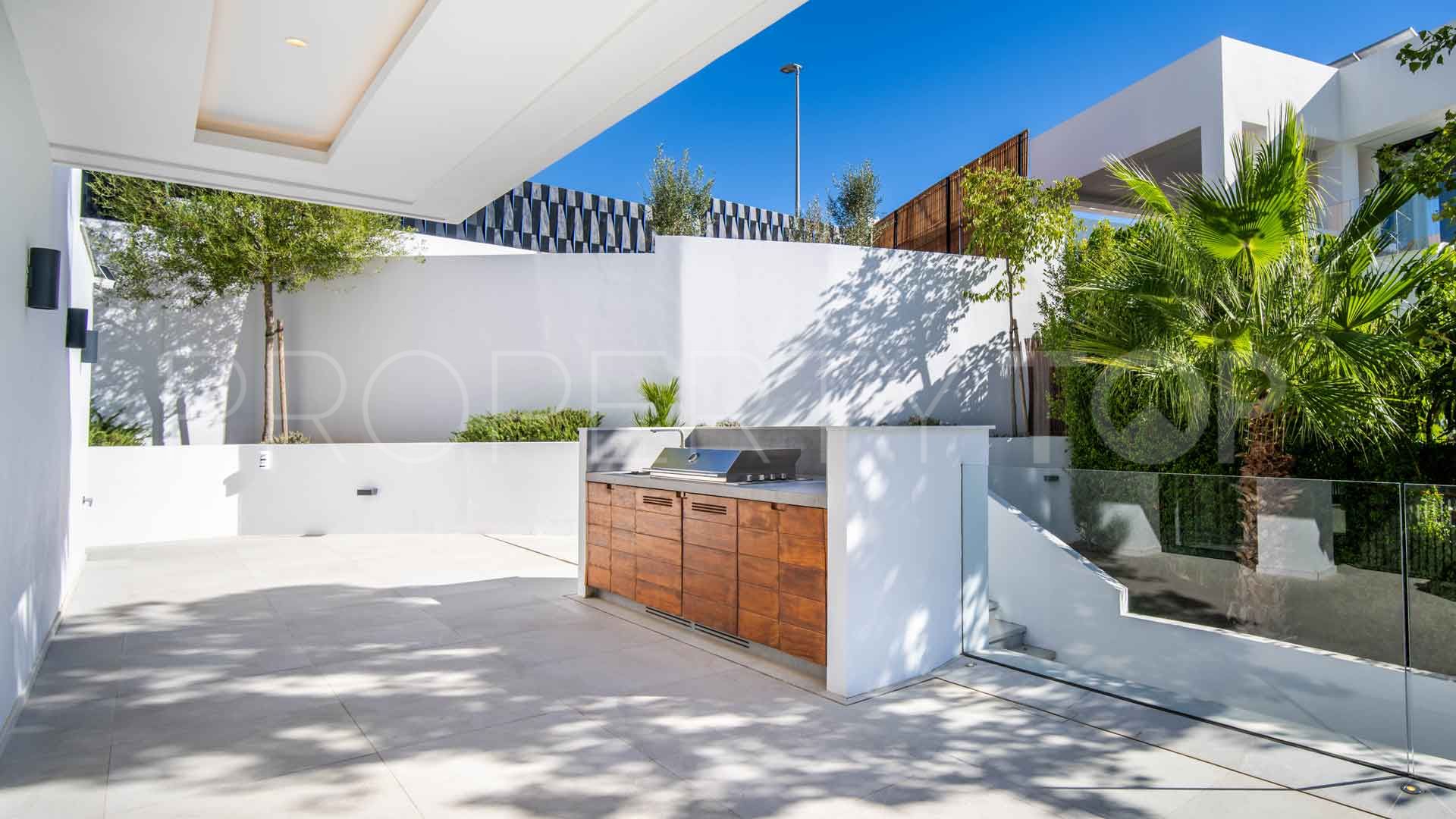 Villa a la venta con 4 dormitorios en Nueva Andalucia