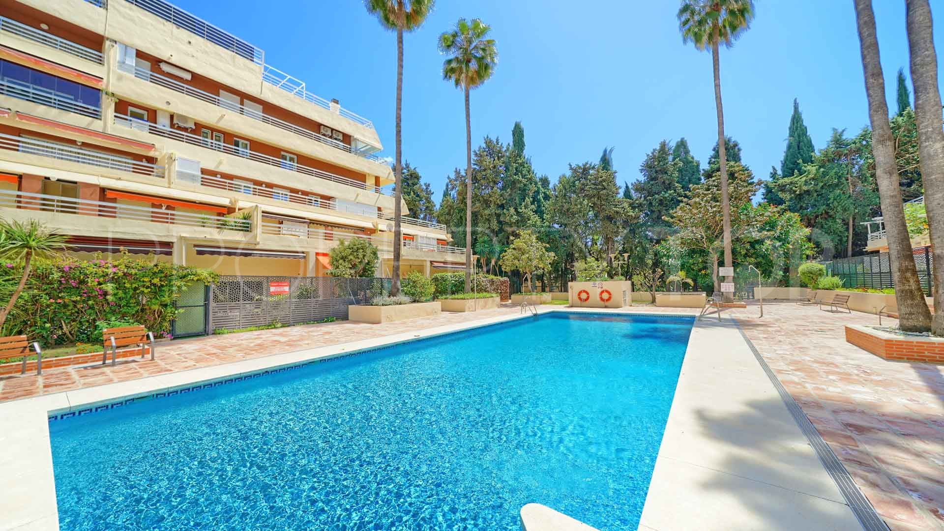 Buy apartment with 2 bedrooms in Marbella Centro