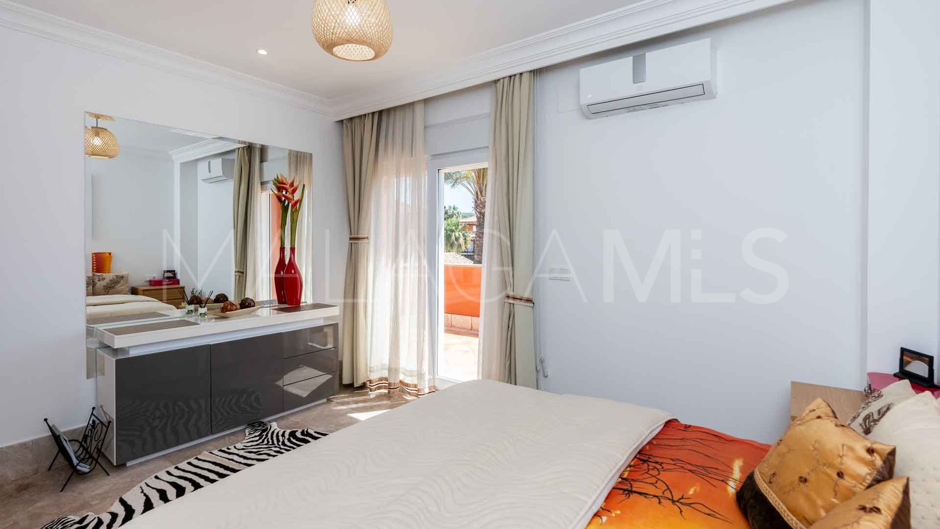 Villa pareada for sale in Santa Clara de 6 bedrooms