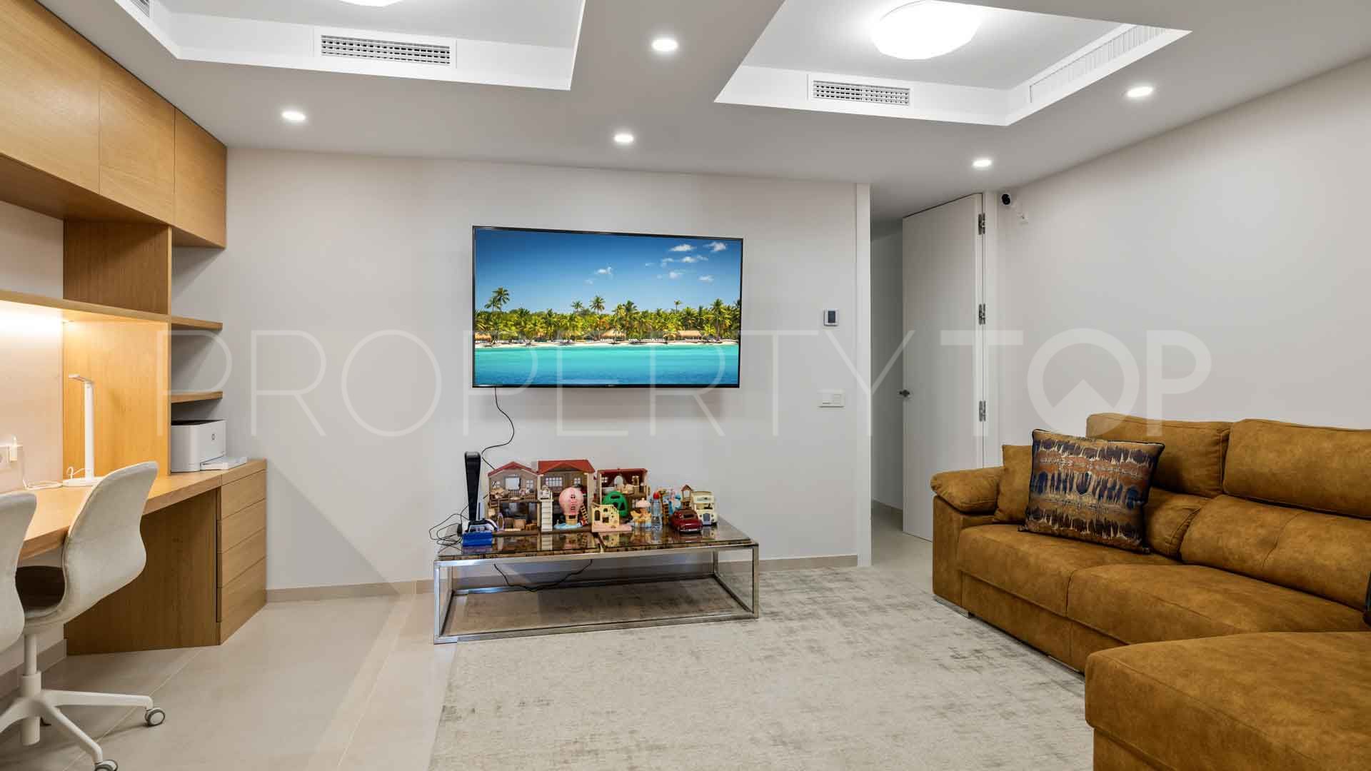 Apartment with 7 bedrooms for sale in 9 Lions Residences