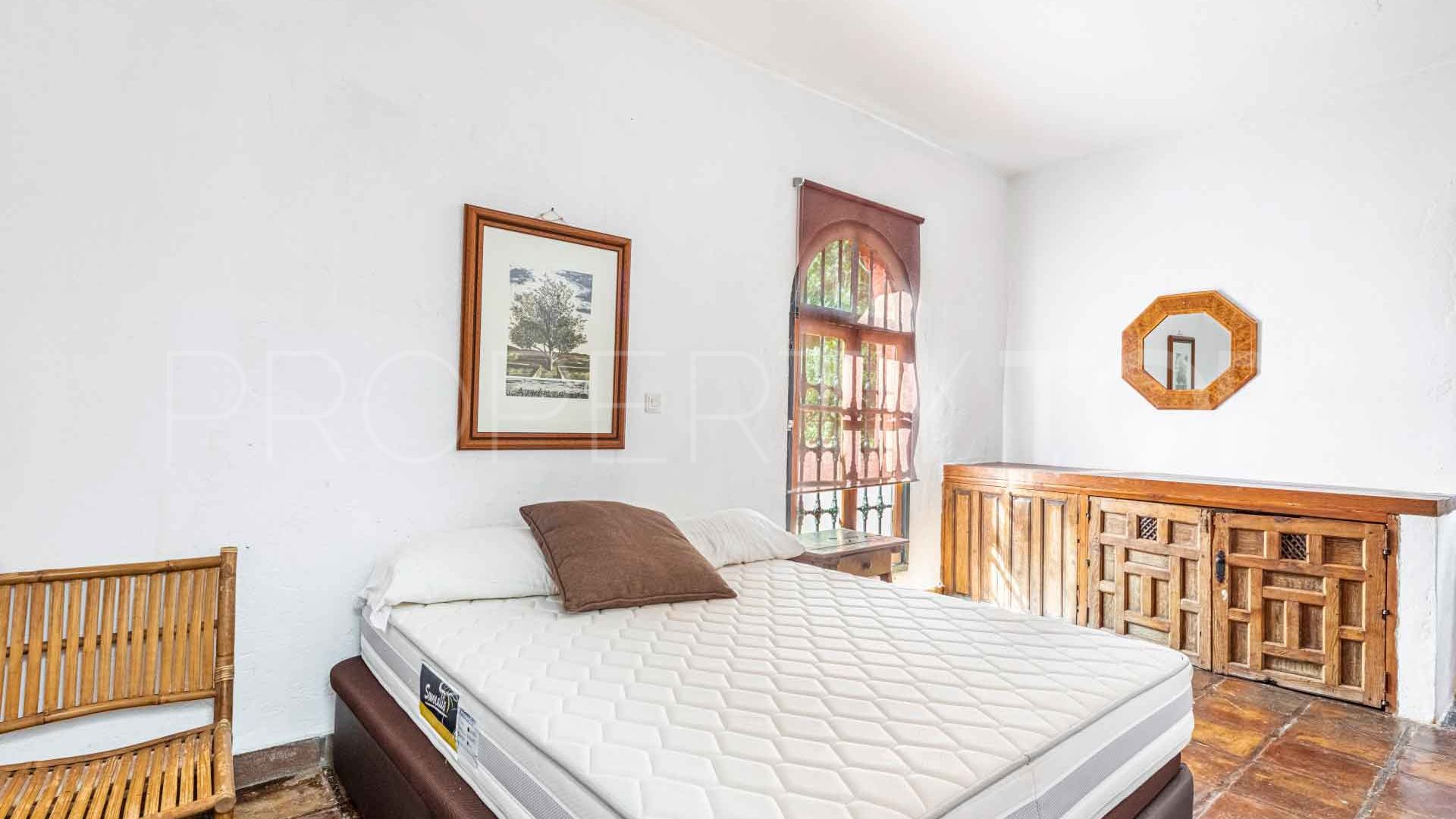 For sale finca with 5 bedrooms in Benahavis