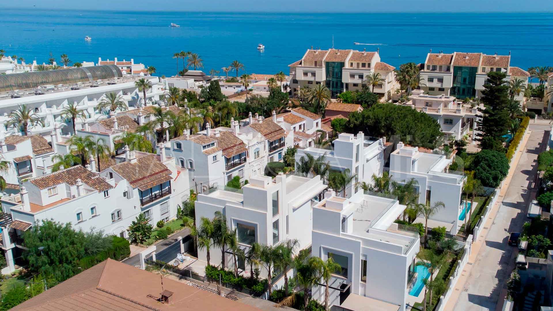 Villa jumelée for sale in Rio Verde Playa