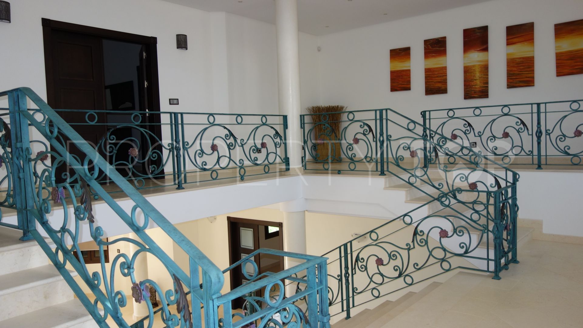 Villa en venta en San Roque Club con 7 dormitorios