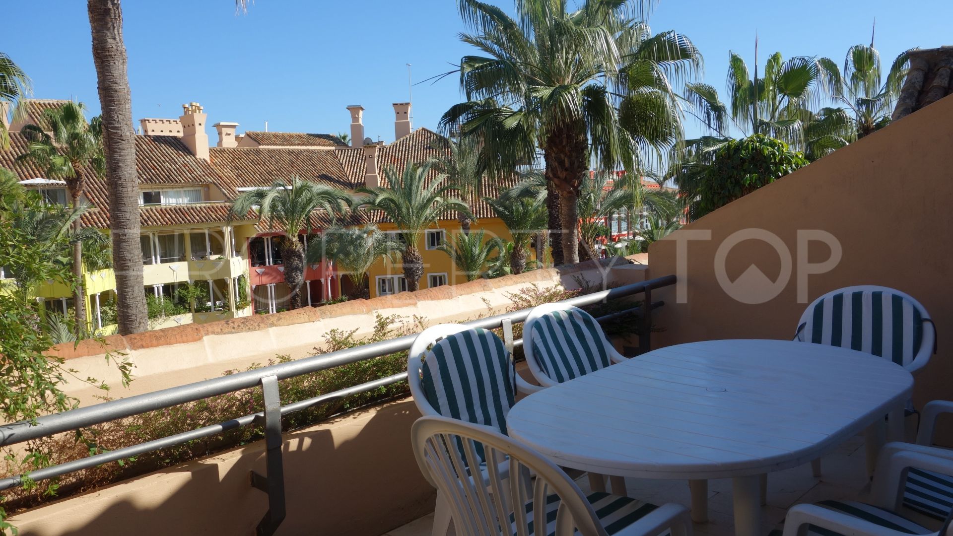 For sale penthouse with 2 bedrooms in Sotogrande Puerto Deportivo