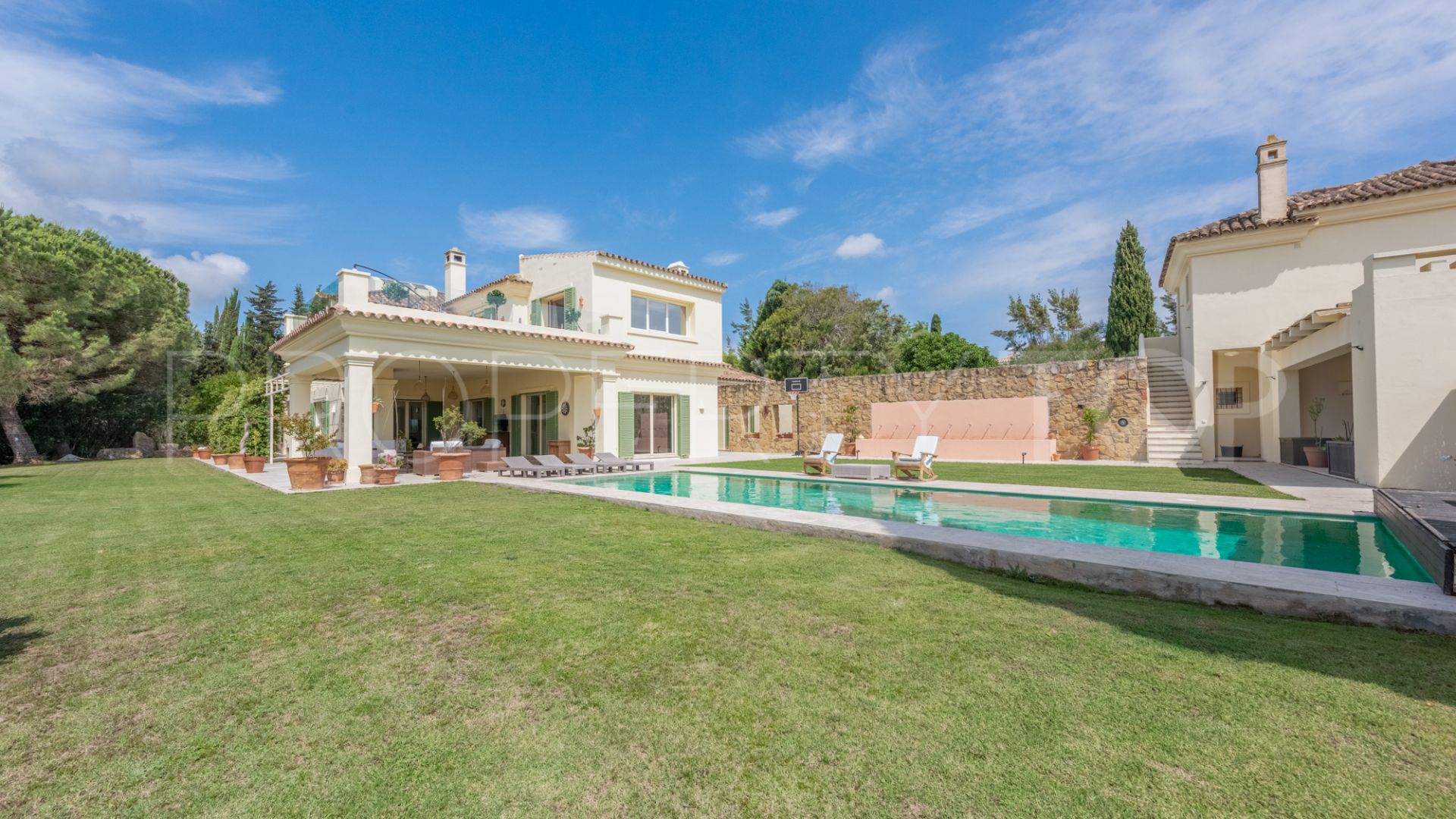 Zona F 7 bedrooms villa for sale