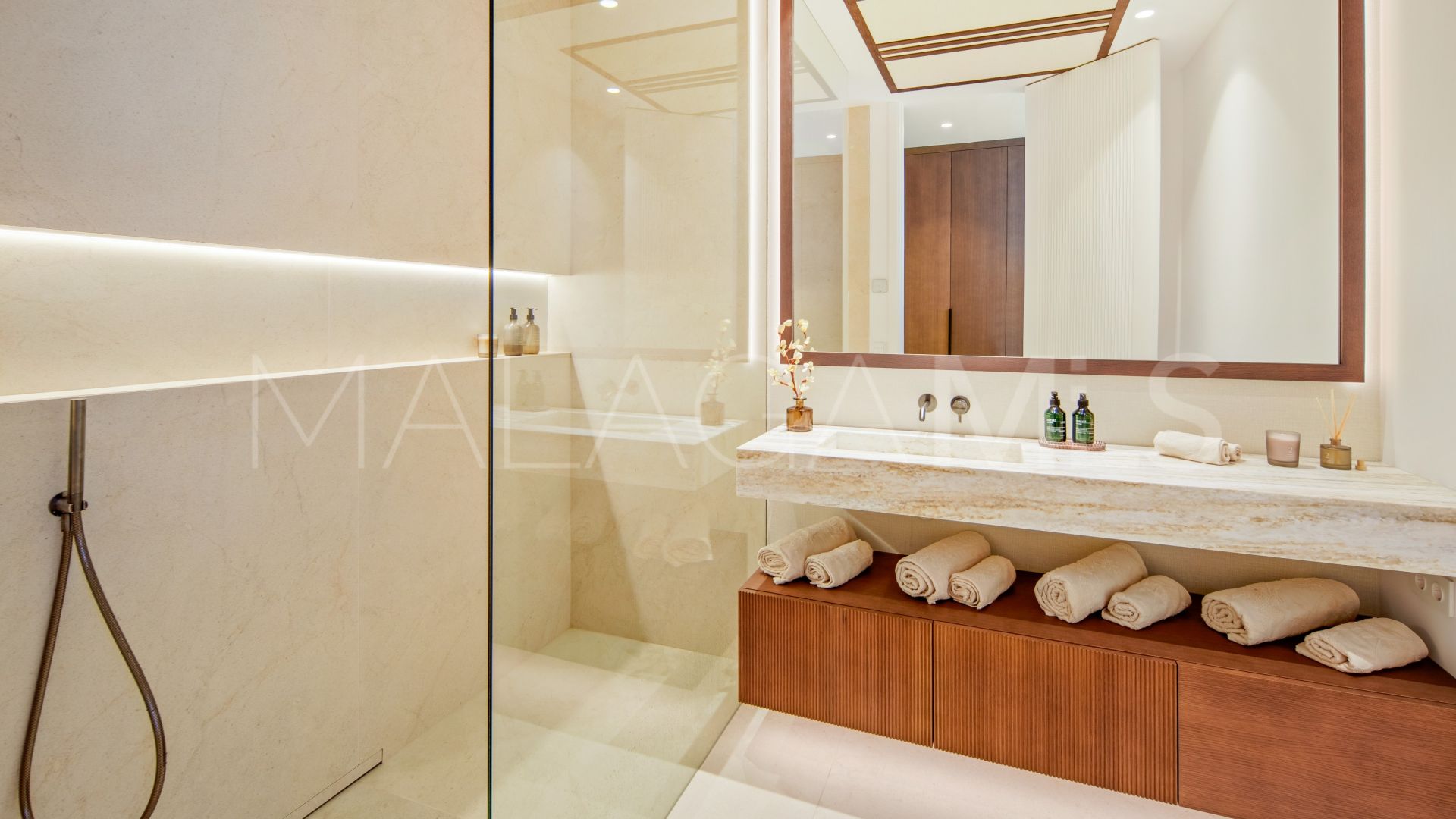 Buy Aloha 5 bedrooms villa