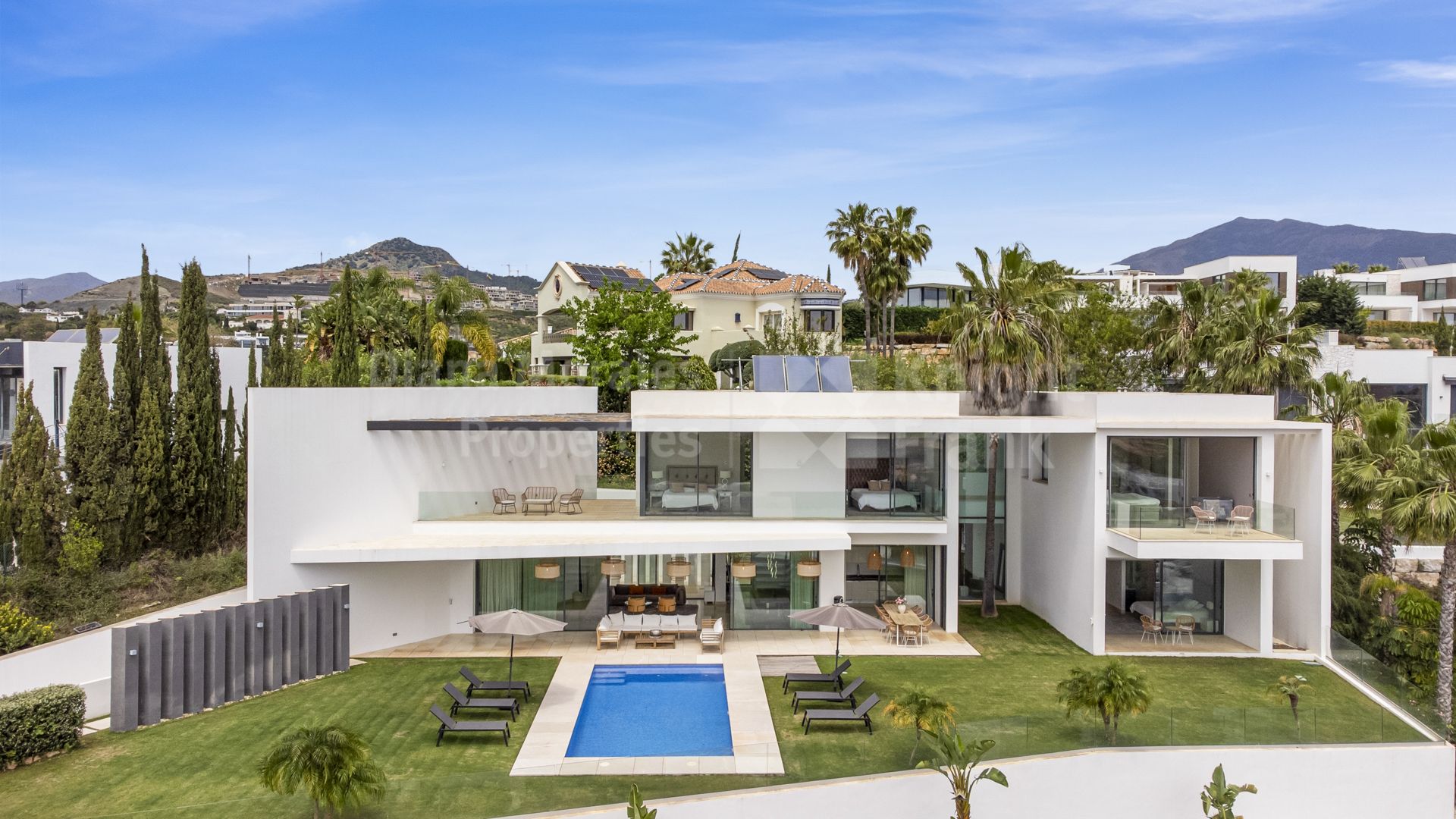 Villa Fuego. Magnífica villa de 5 dormitorios con vistas panorámicas al mar en La Alquería