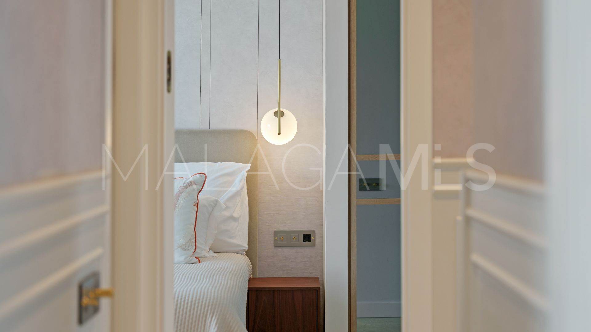 For sale Andalucia del Mar apartment with 2 bedrooms