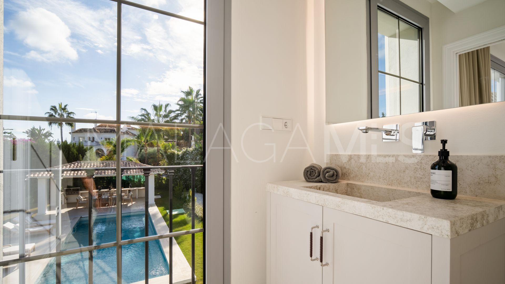 Villa for sale in Los Arqueros
