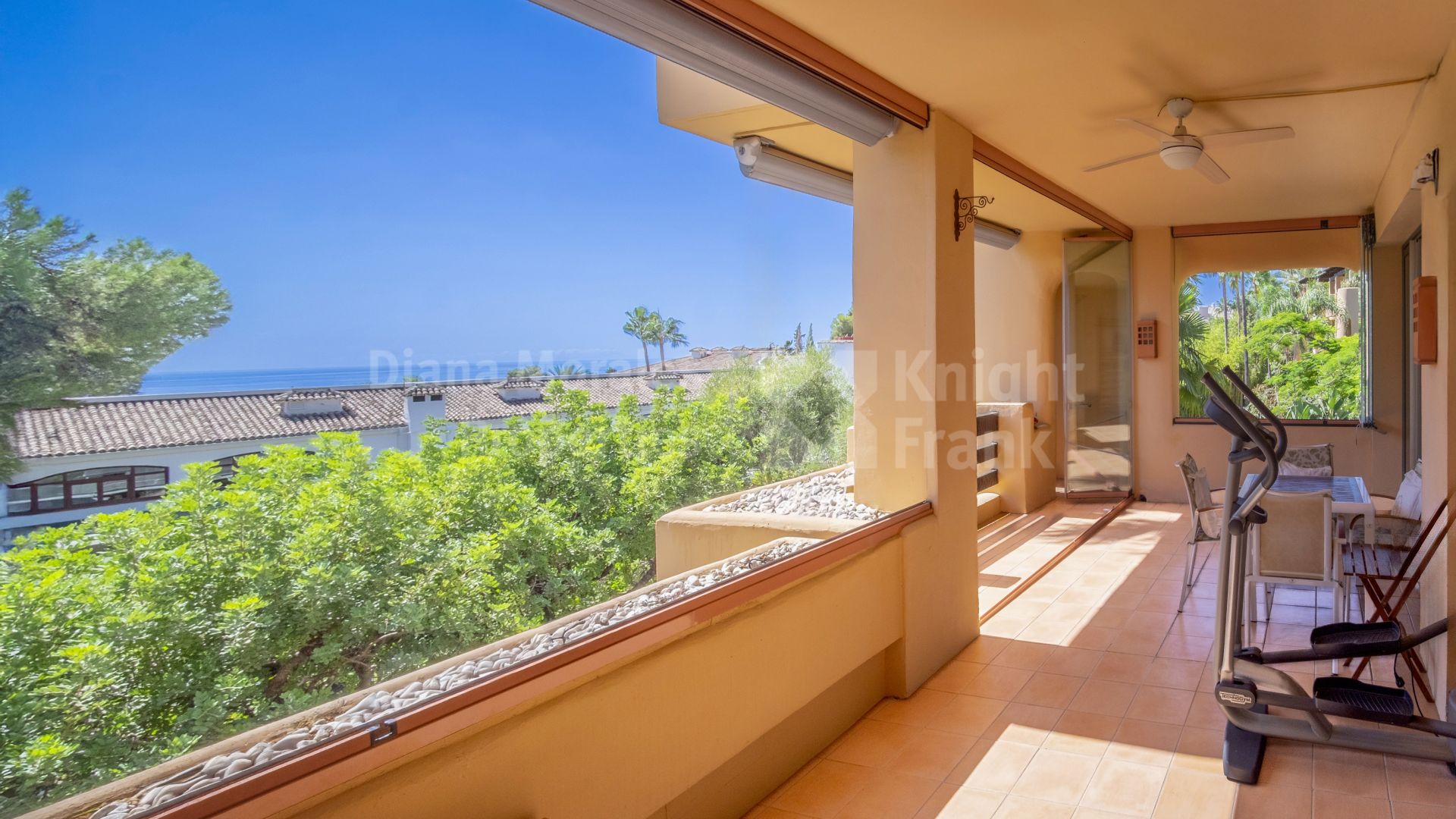 Sunny two bedroom first floor apartment in Mansion Club