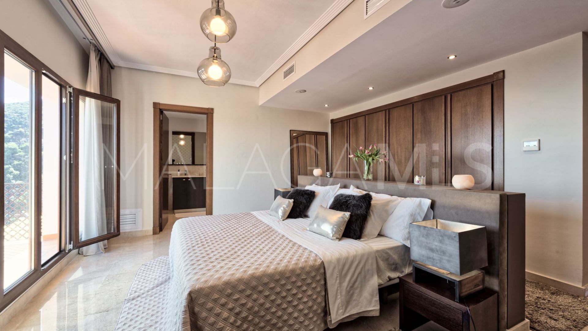Villa for sale in Benahavis Hills Country Club