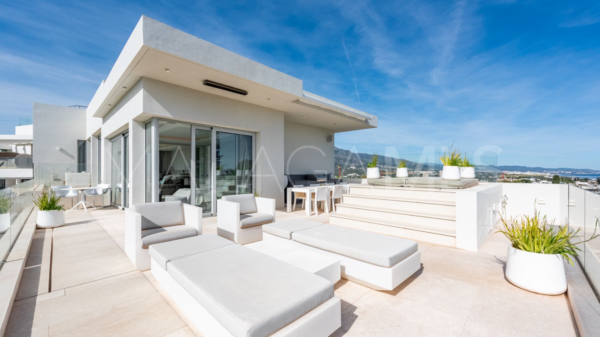 Villa for sale in Nueva Andalucia
