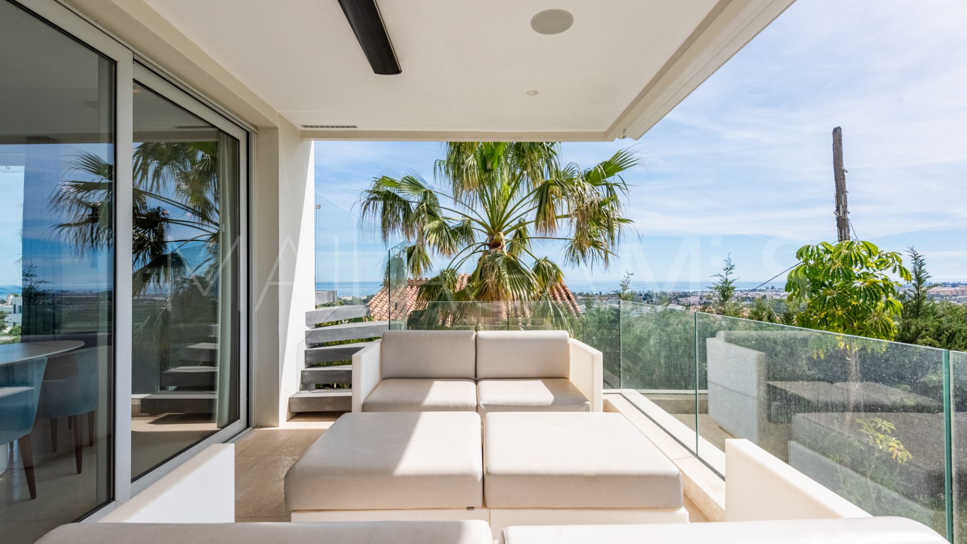 Villa for sale in Nueva Andalucia