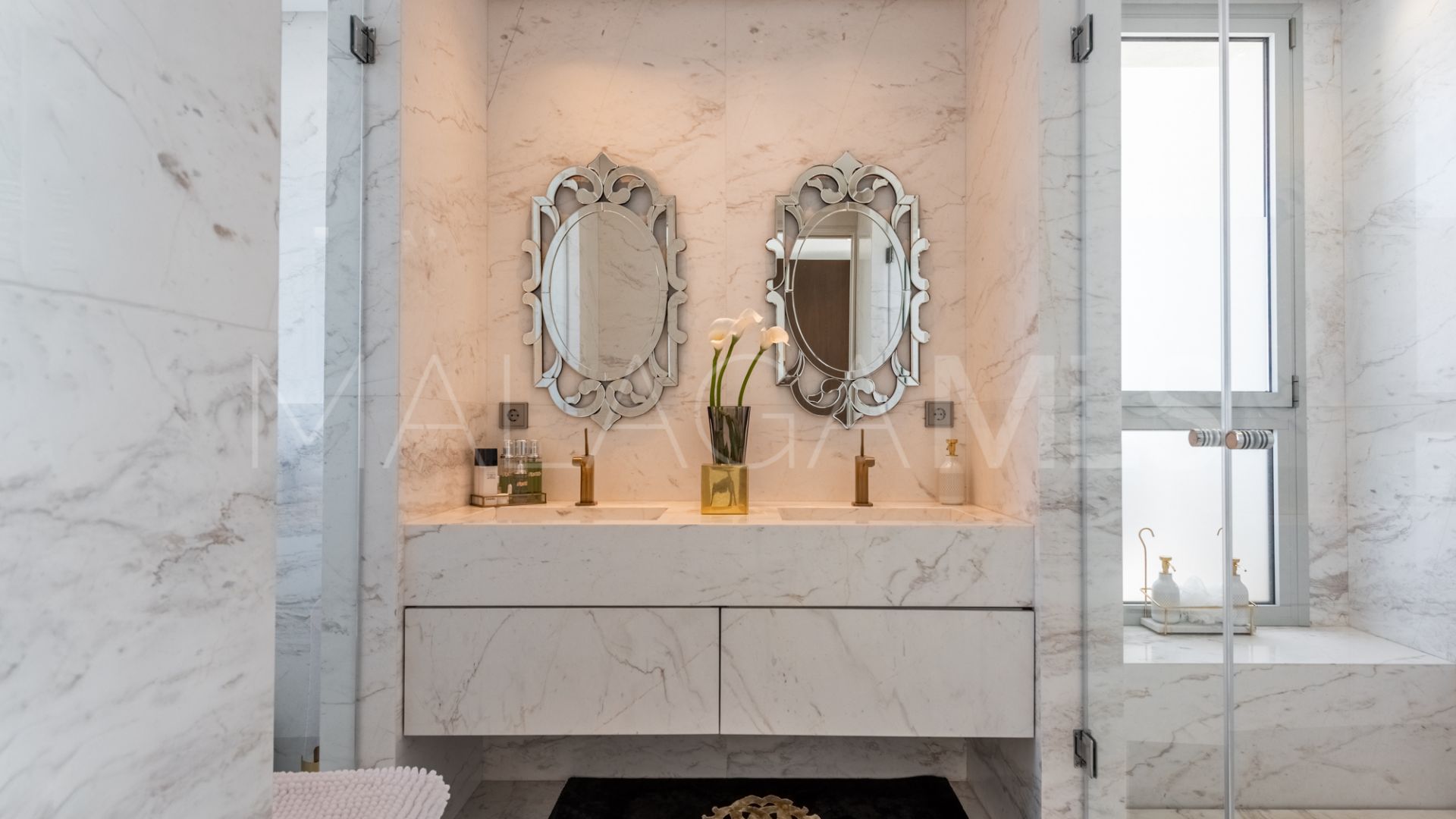 Villa for sale in Nueva Andalucia