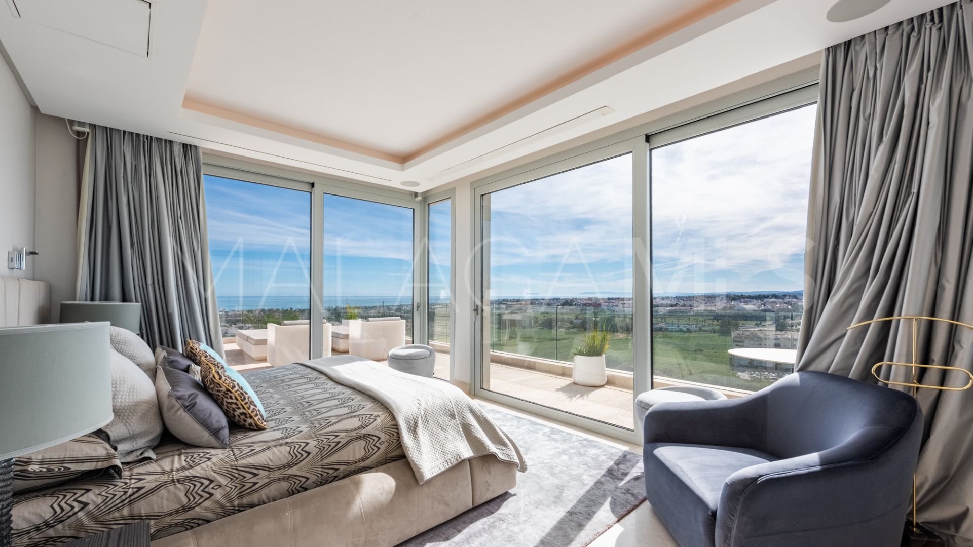 Villa for sale in Nueva Andalucia