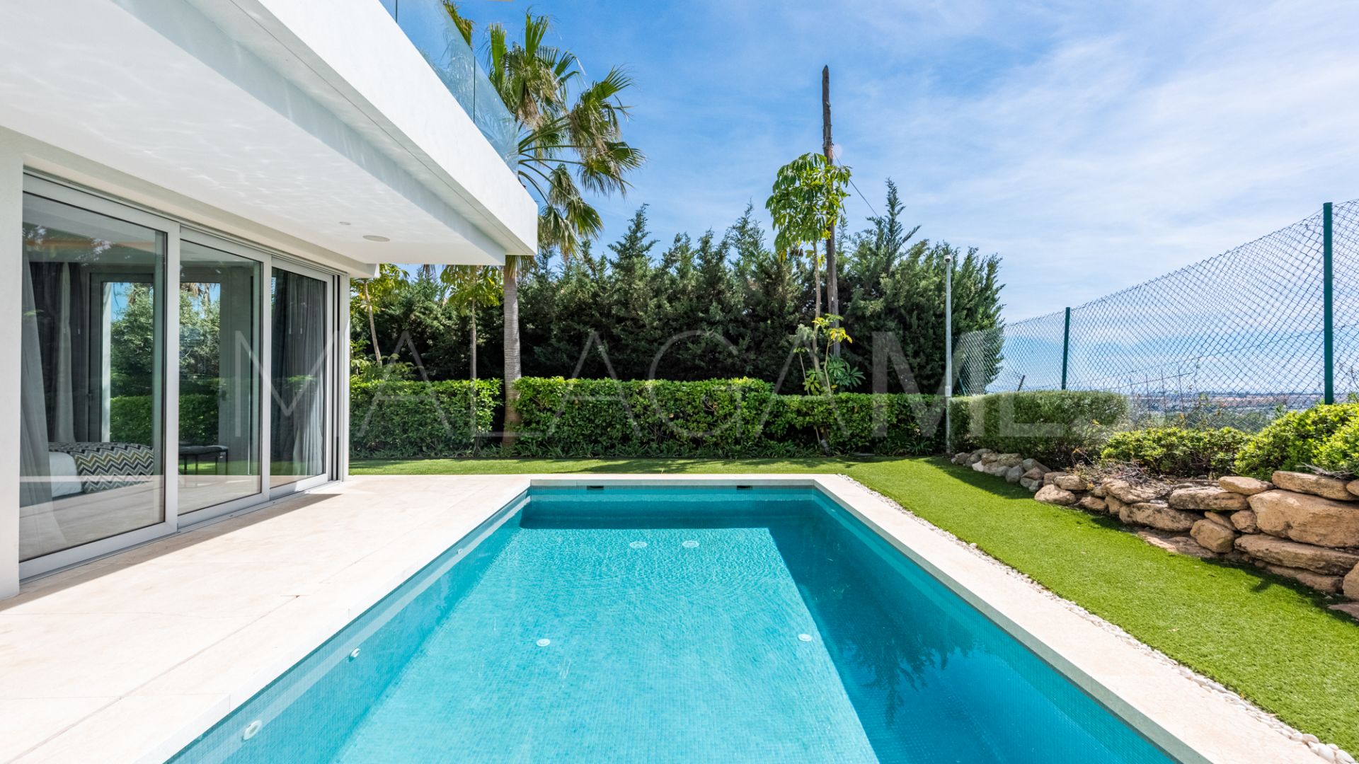 Villa for sale in Nueva Andalucia