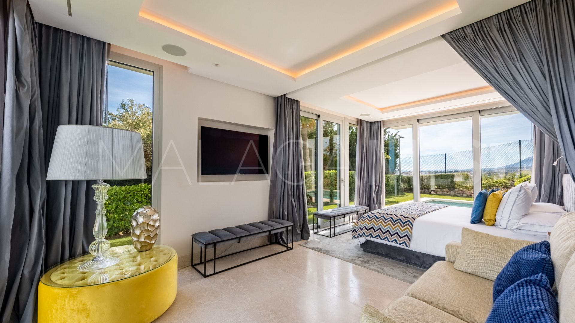 Villa for sale in Nueva Andalucia