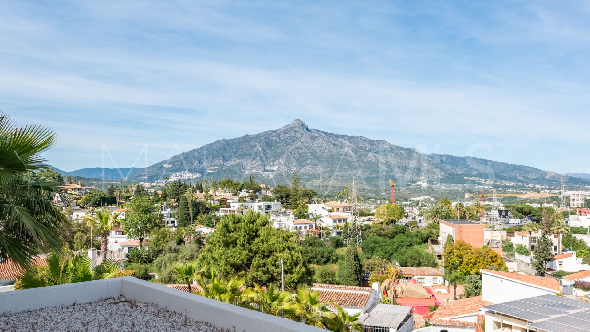 Villa for sale in Nueva Andalucia