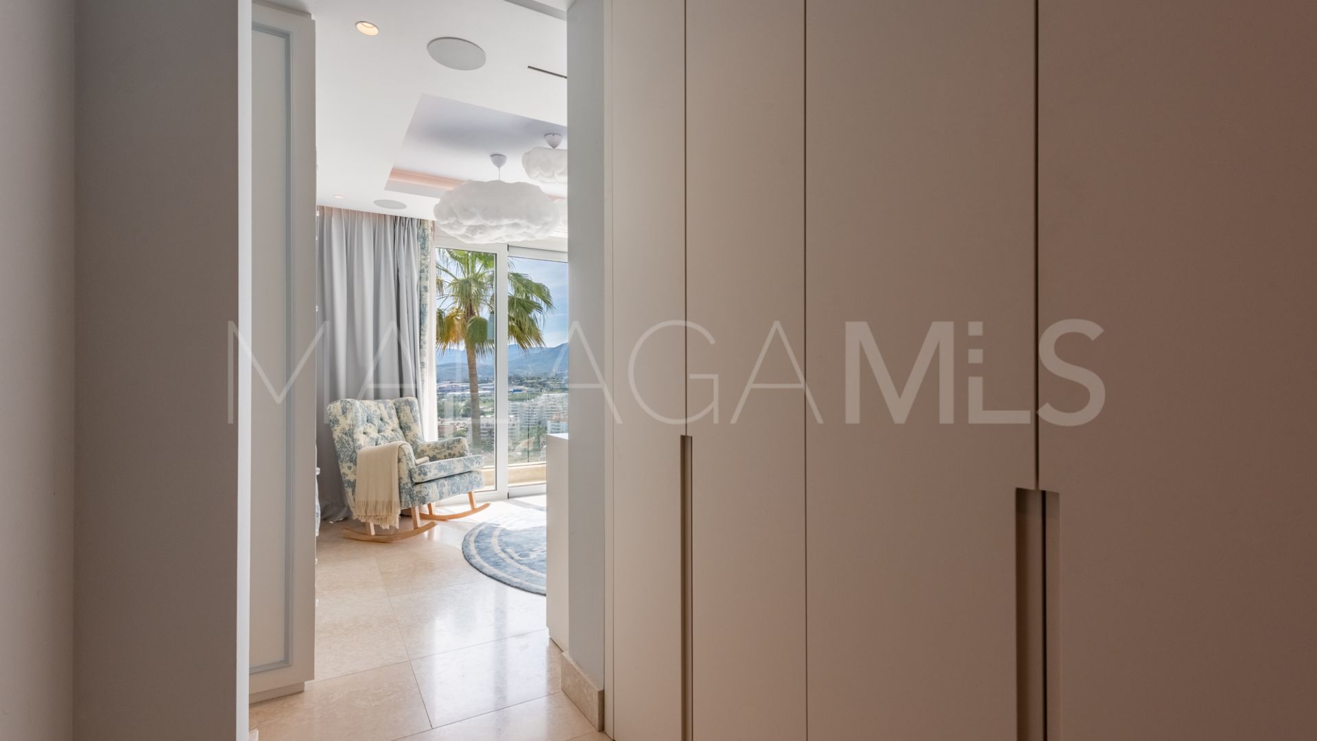 Villa for sale in Nueva Andalucia