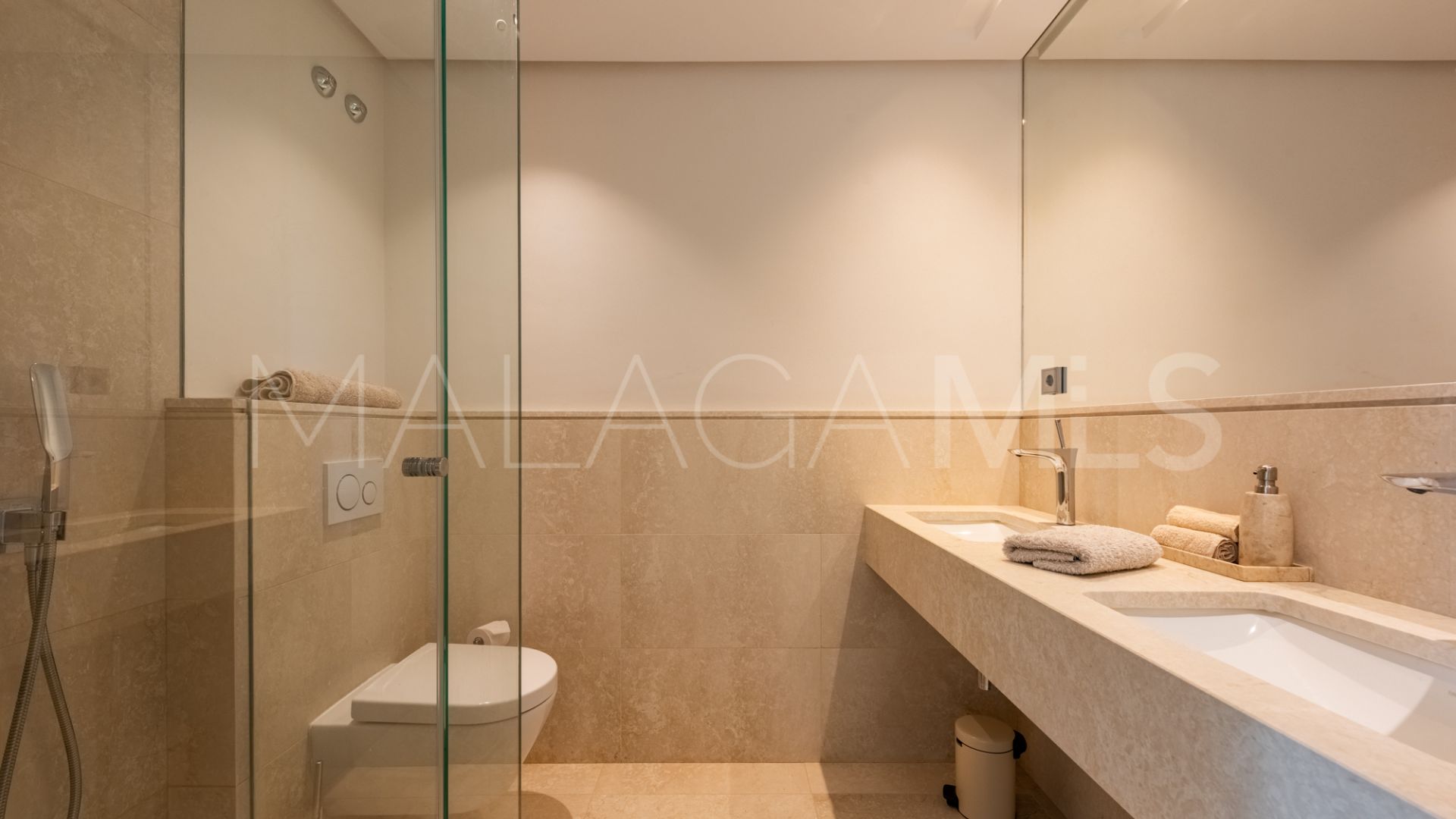 Villa for sale in Nueva Andalucia