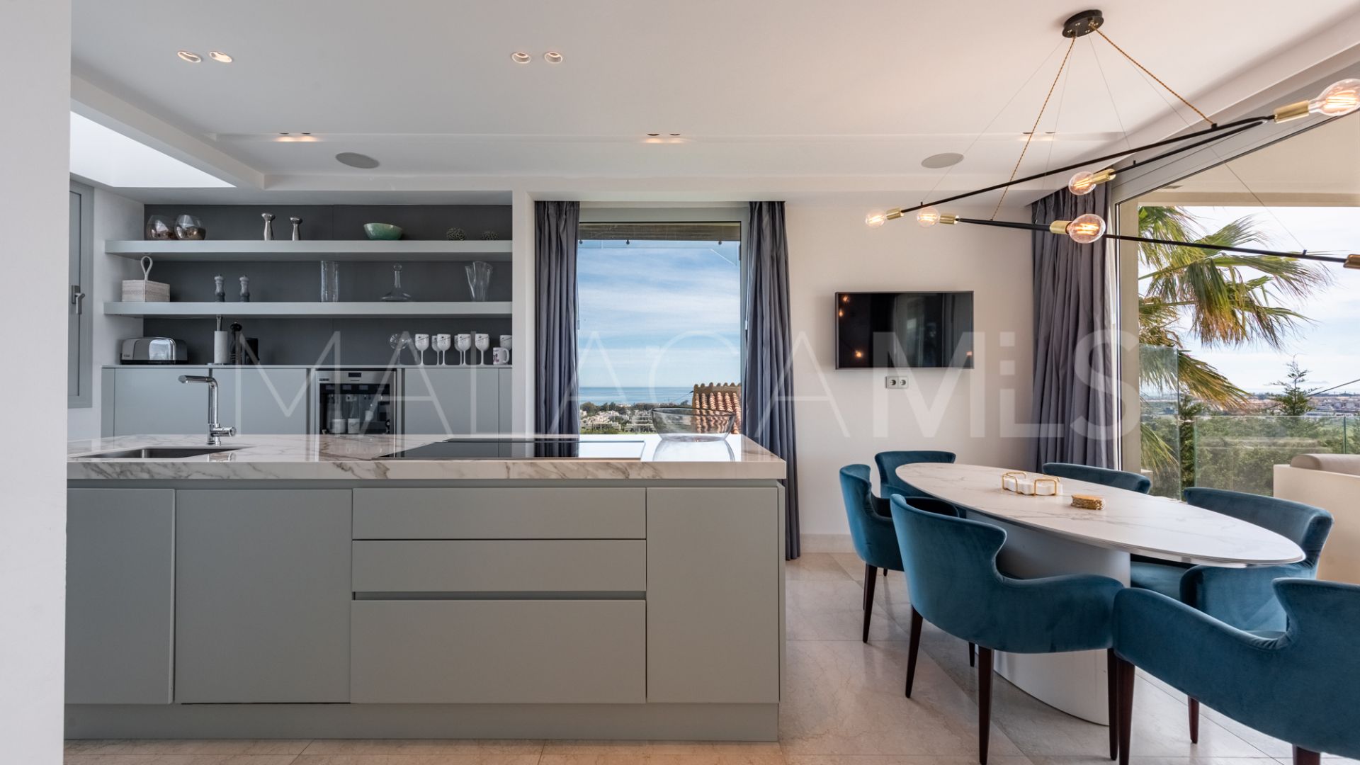 Villa for sale in Nueva Andalucia