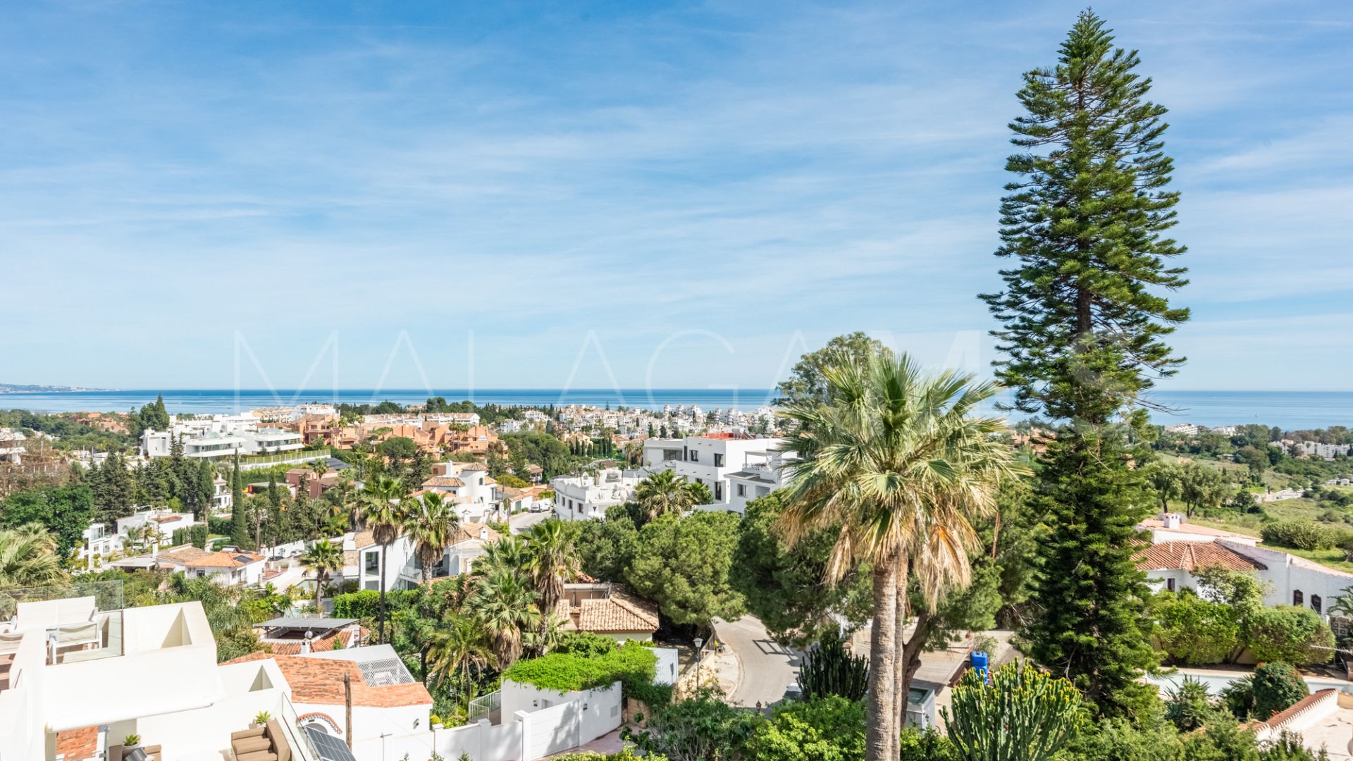 Villa for sale in Nueva Andalucia