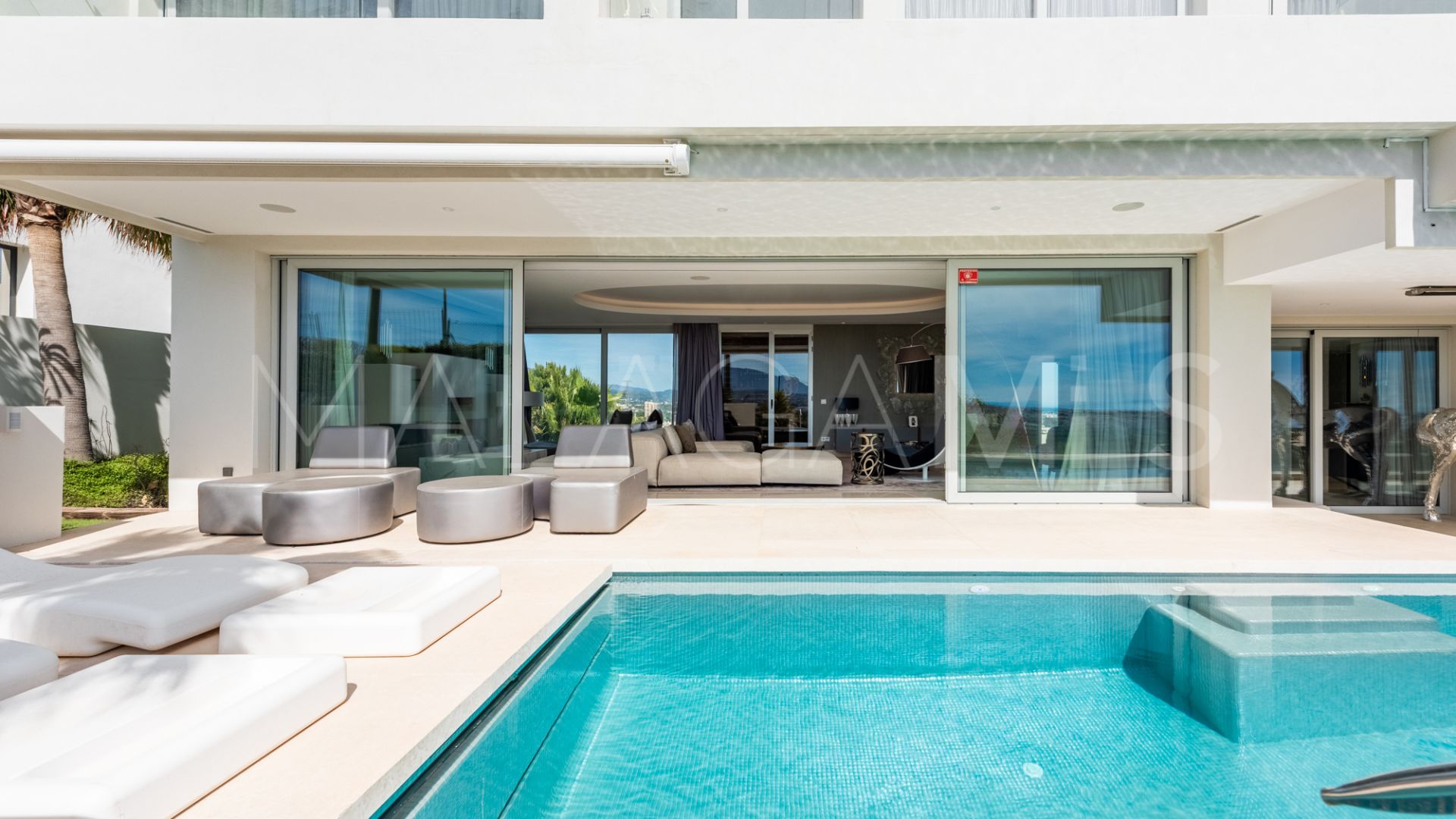 Villa for sale in Nueva Andalucia