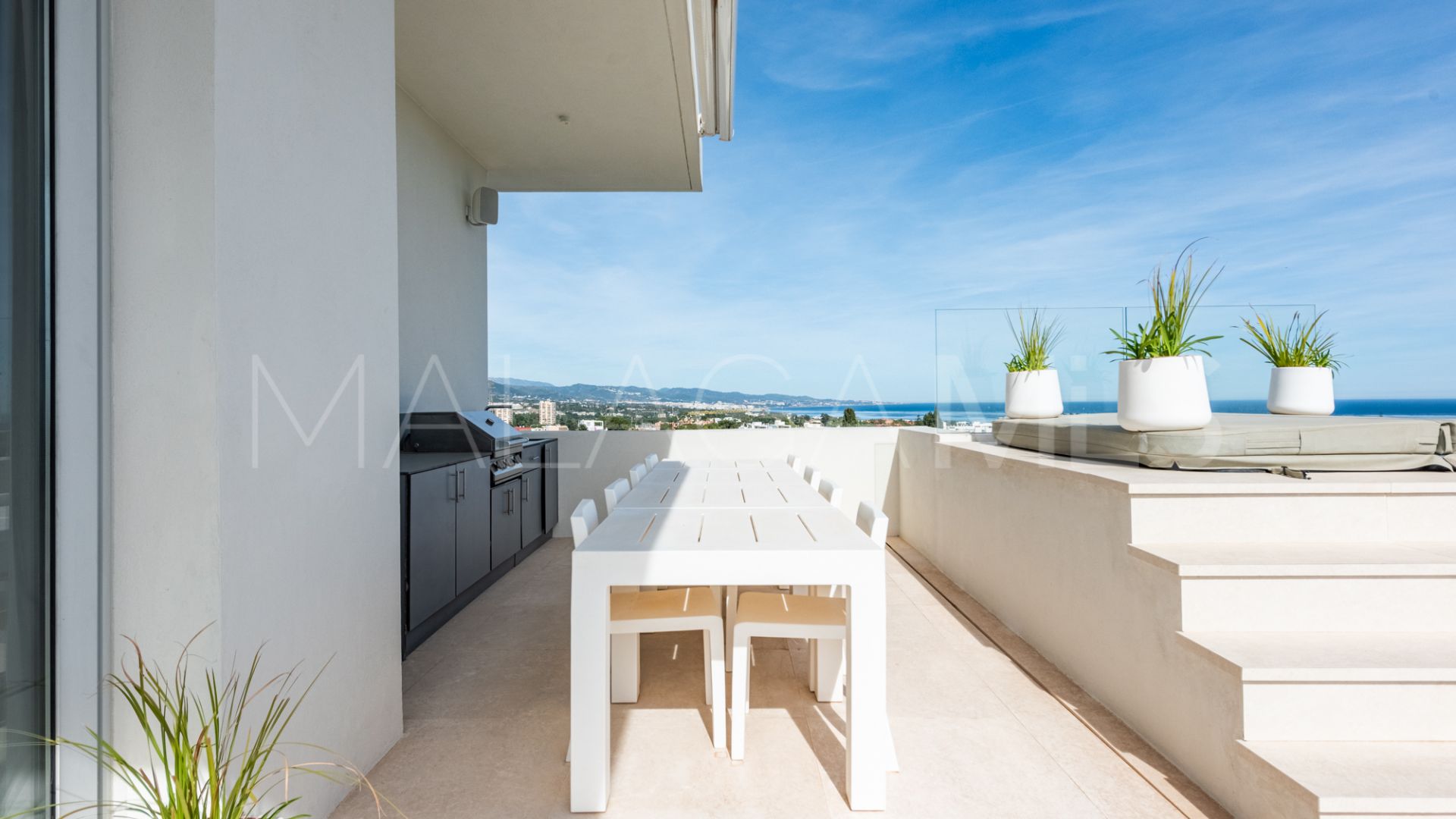 Villa for sale in Nueva Andalucia