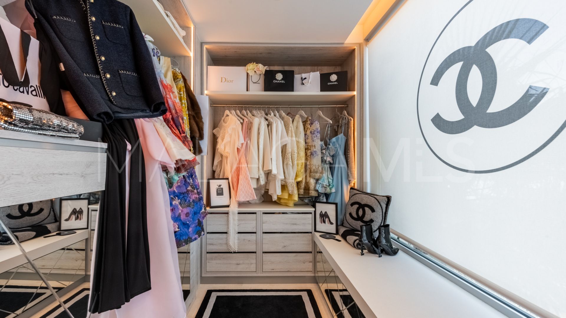 Villa for sale in Nueva Andalucia