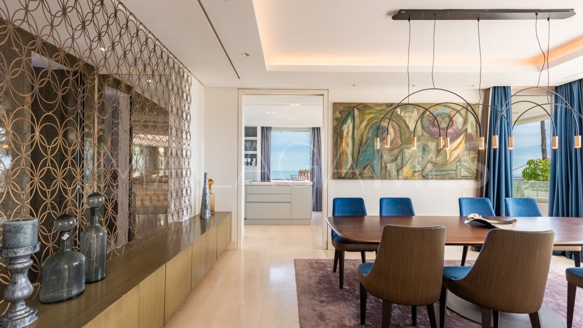 Villa for sale in Nueva Andalucia