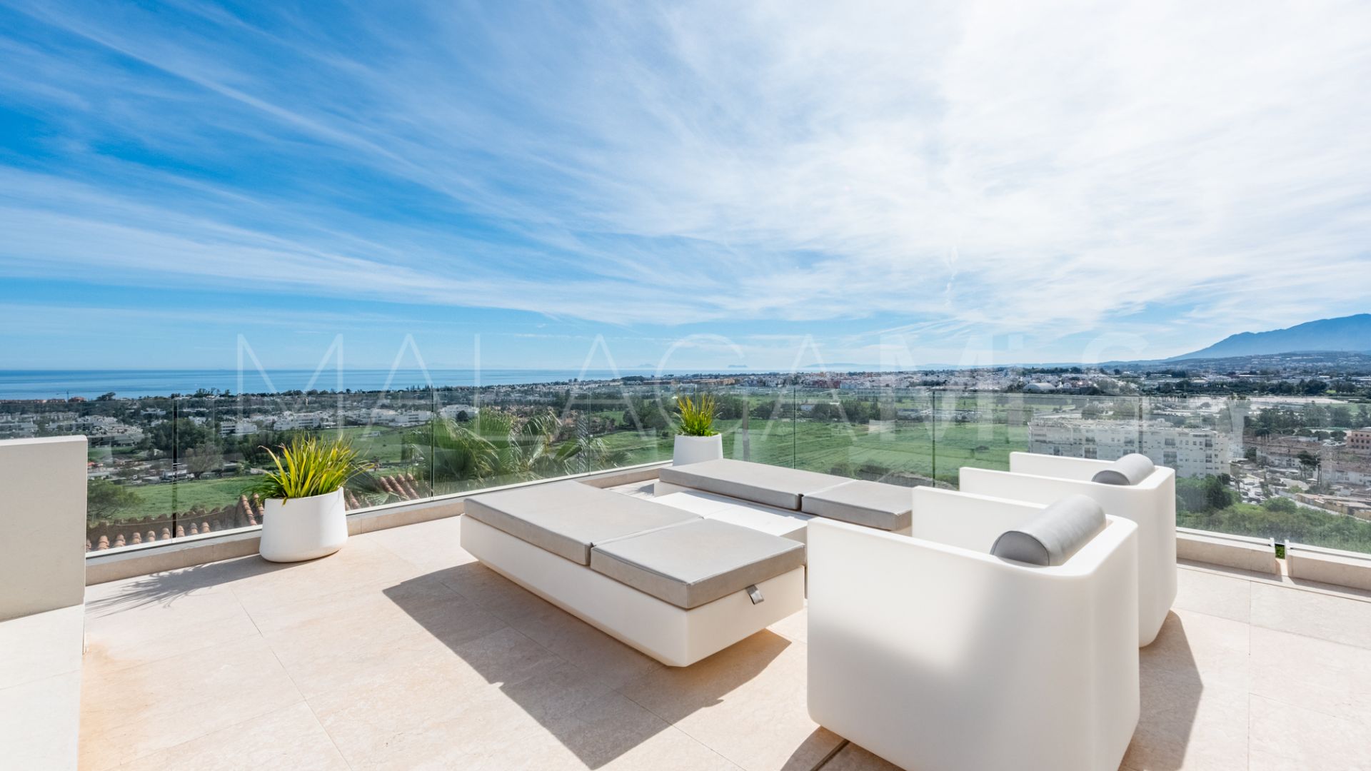 Villa for sale in Nueva Andalucia