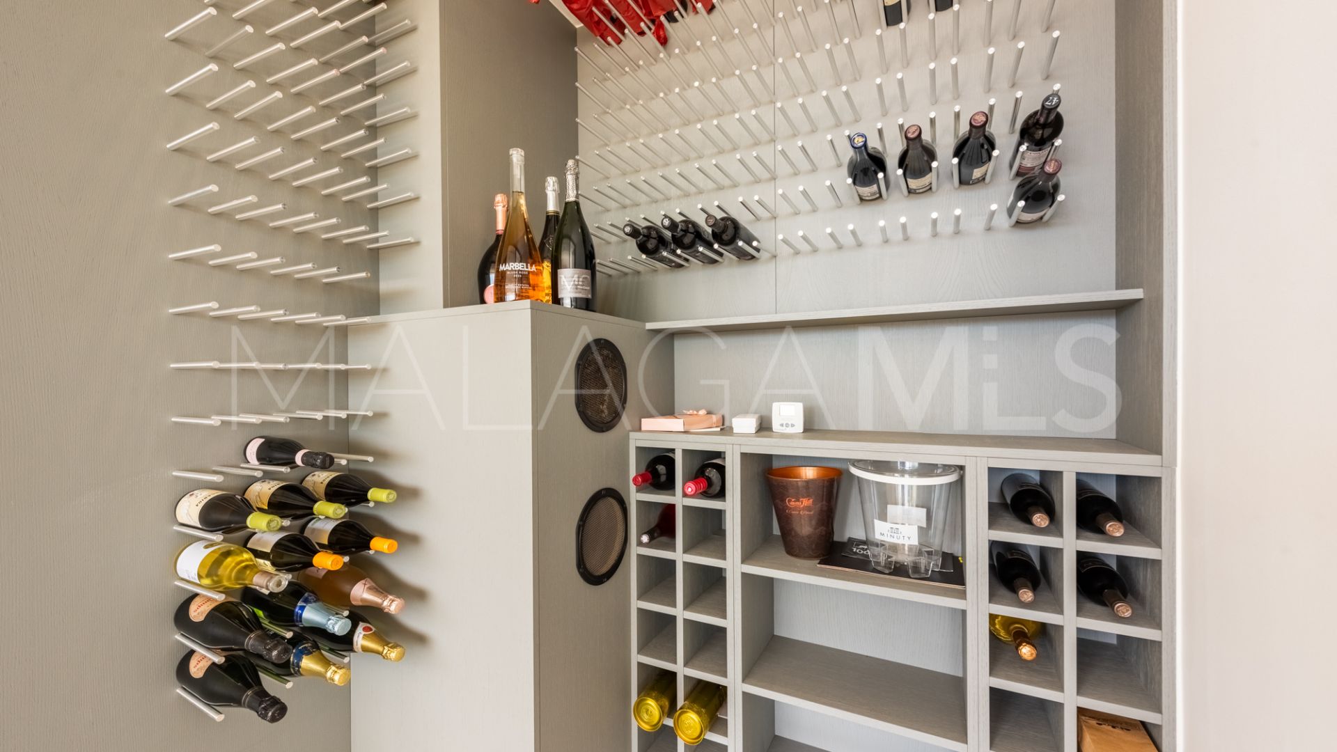 Villa for sale in Nueva Andalucia