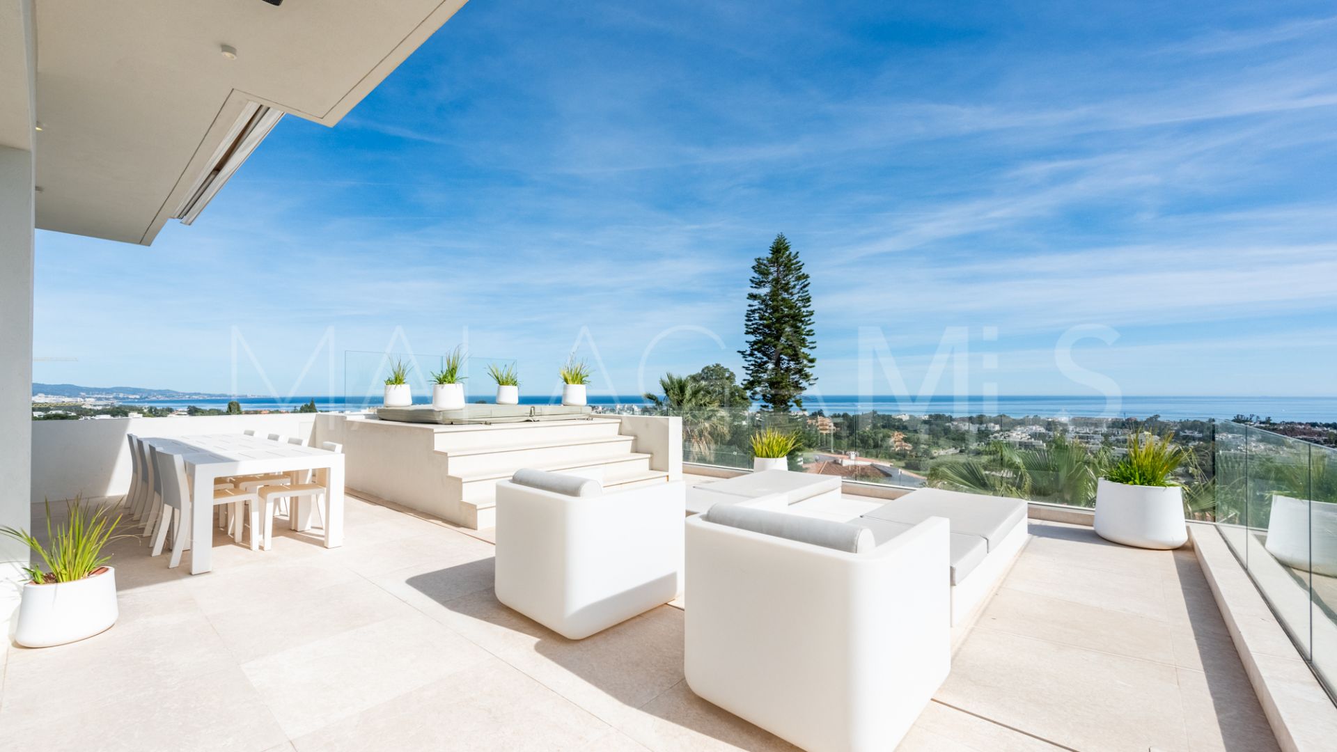 Villa for sale in Nueva Andalucia