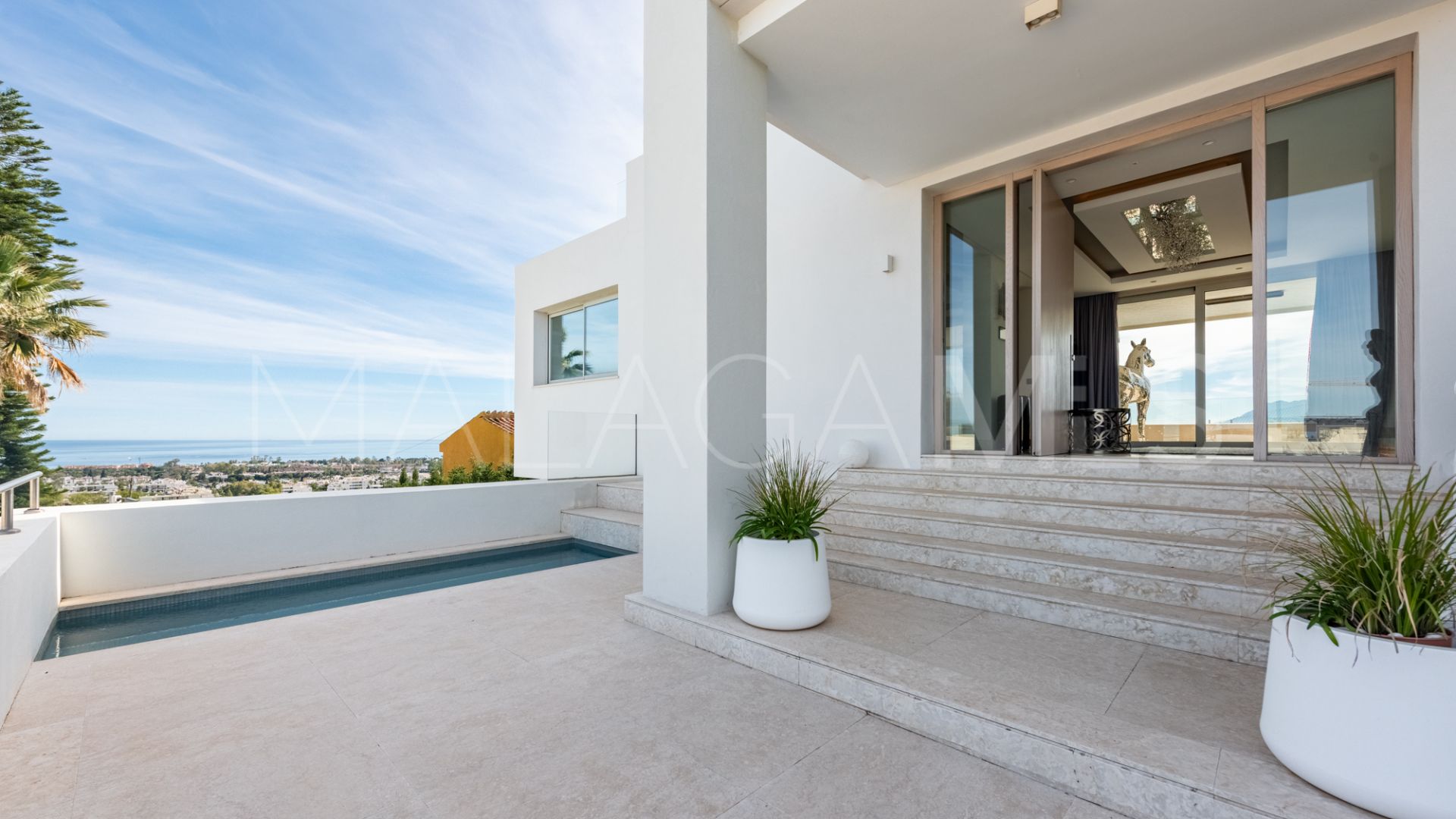 Villa for sale in Nueva Andalucia
