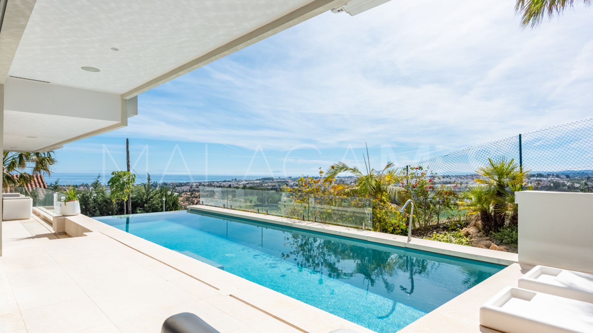 Villa for sale in Nueva Andalucia