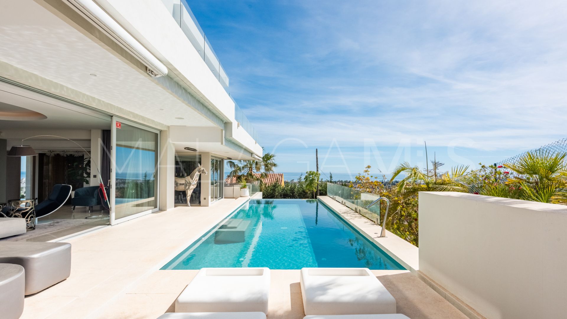 Villa for sale in Nueva Andalucia