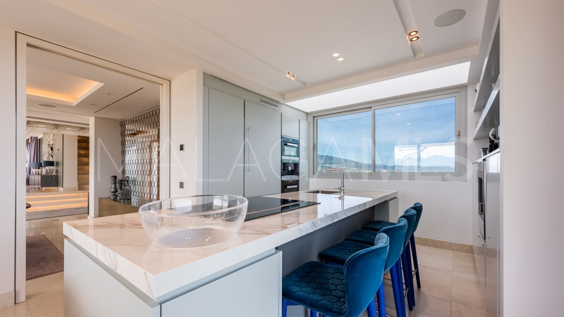 Villa for sale in Nueva Andalucia