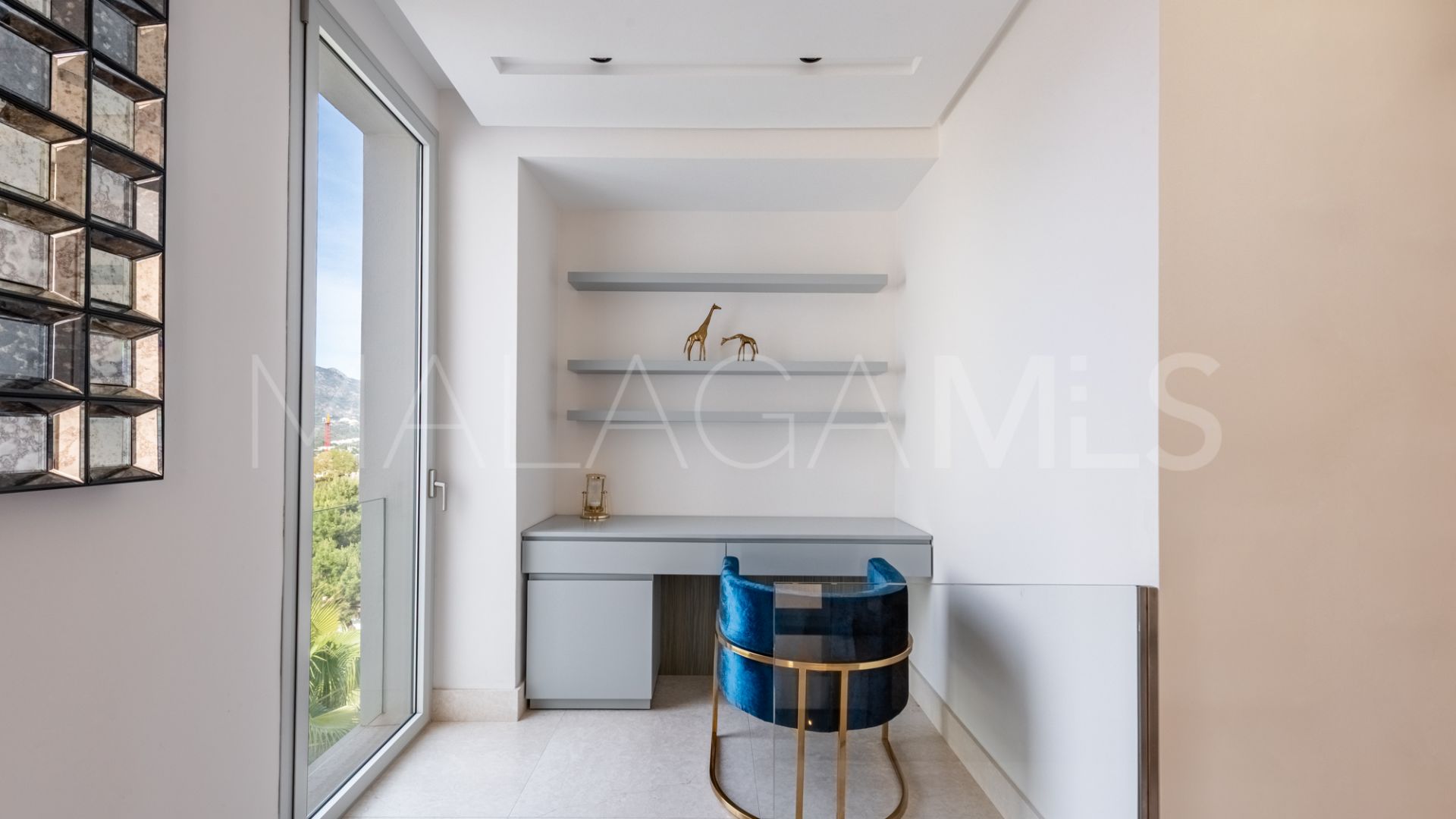 Villa for sale in Nueva Andalucia