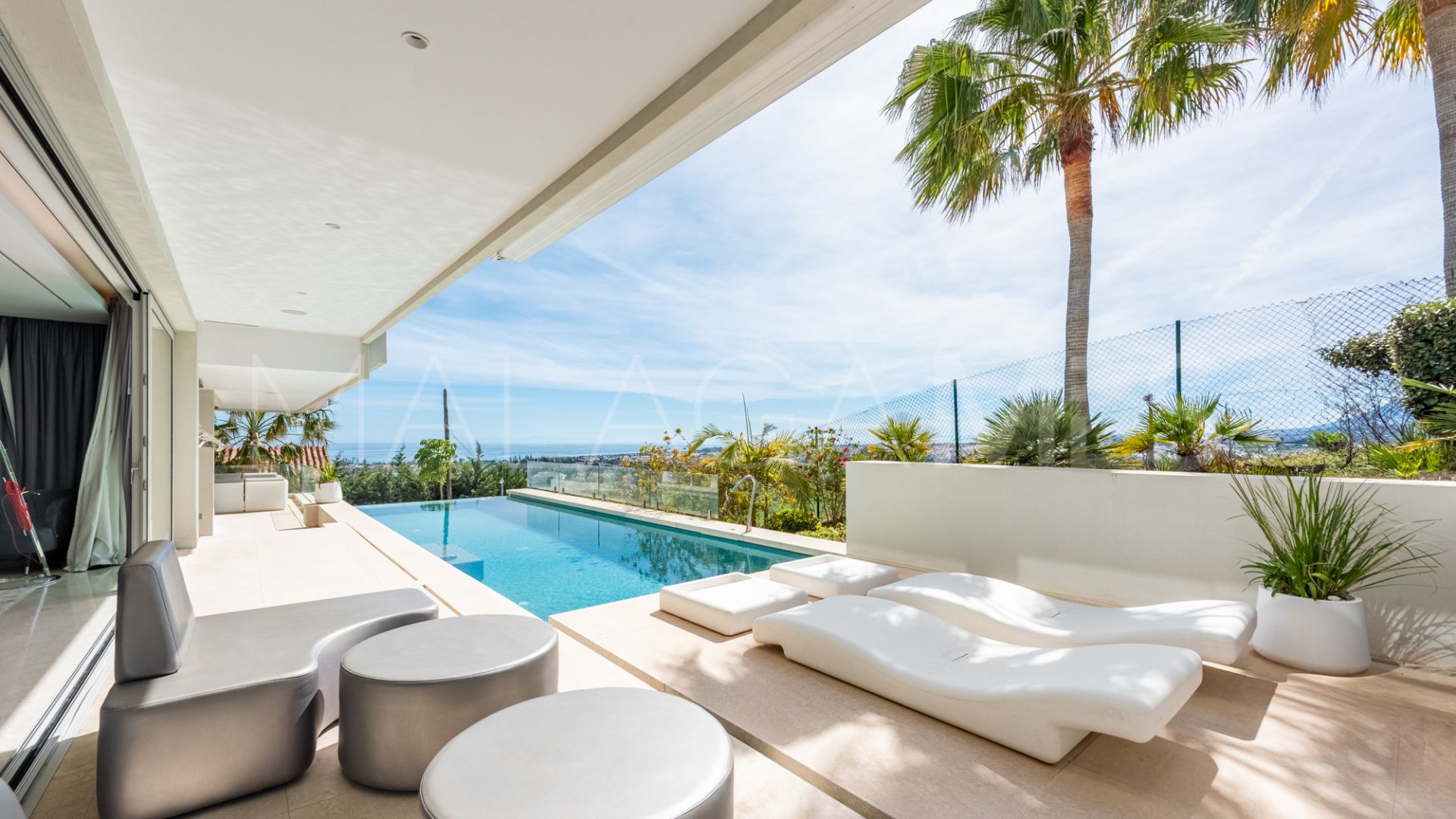 Villa for sale in Nueva Andalucia