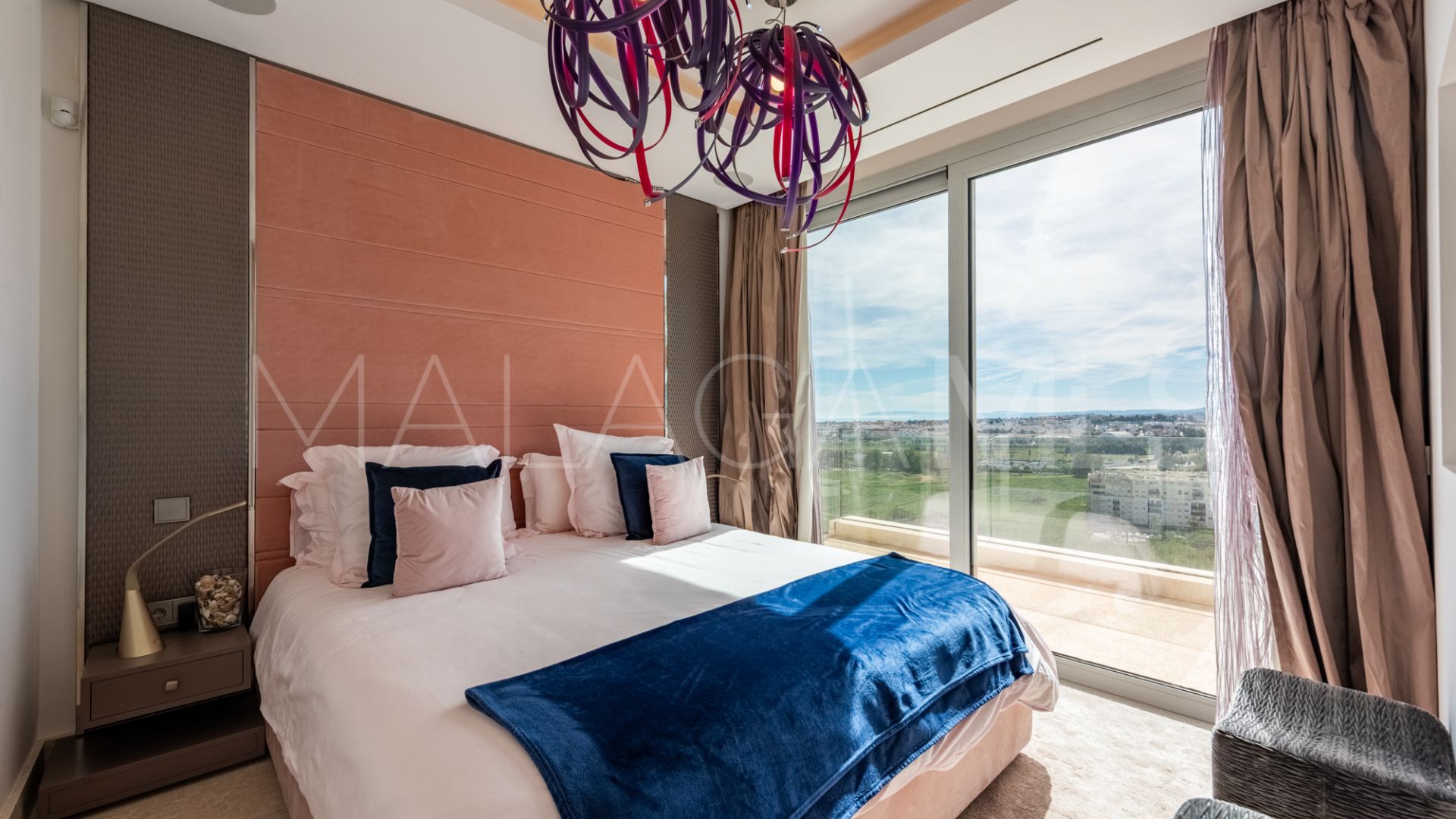 Villa for sale in Nueva Andalucia