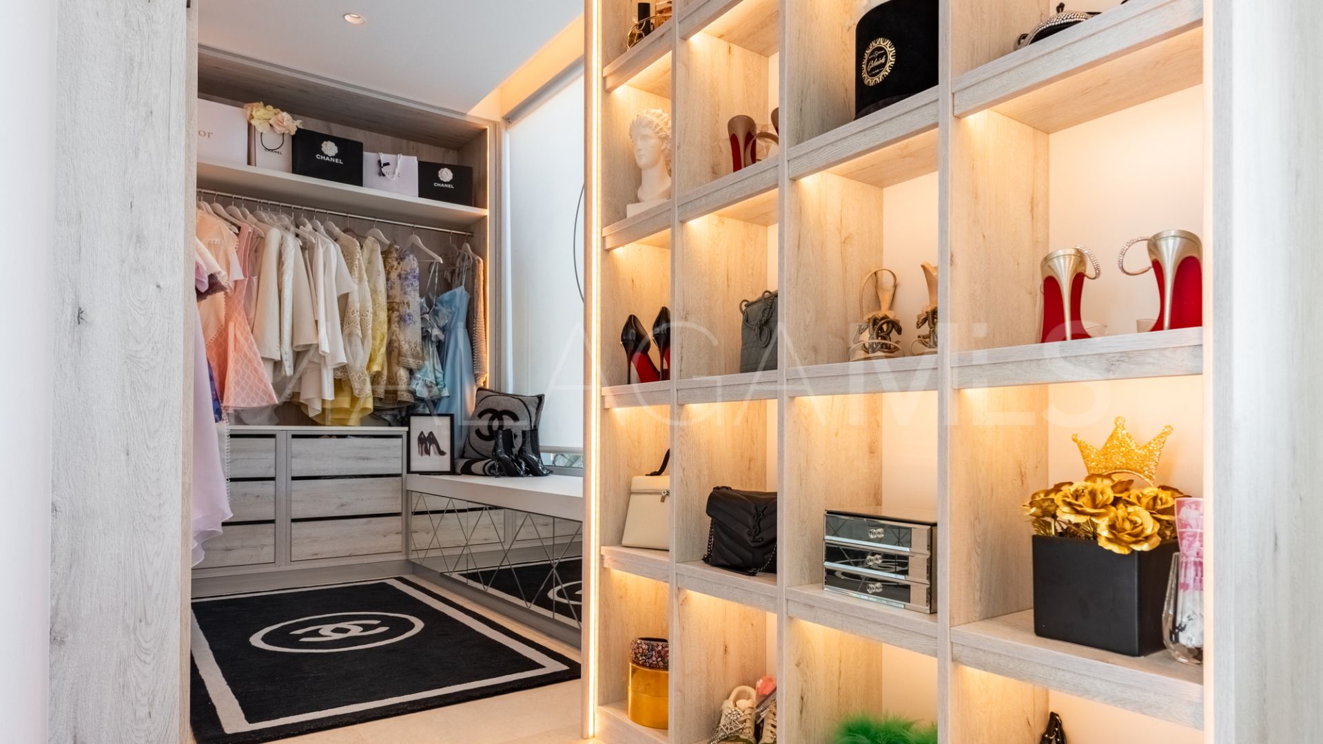 Villa for sale in Nueva Andalucia