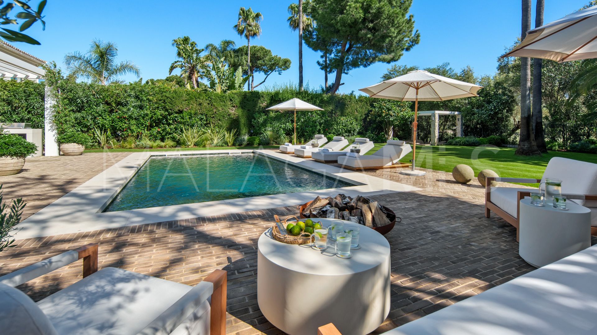 Villa for sale in Las Brisas